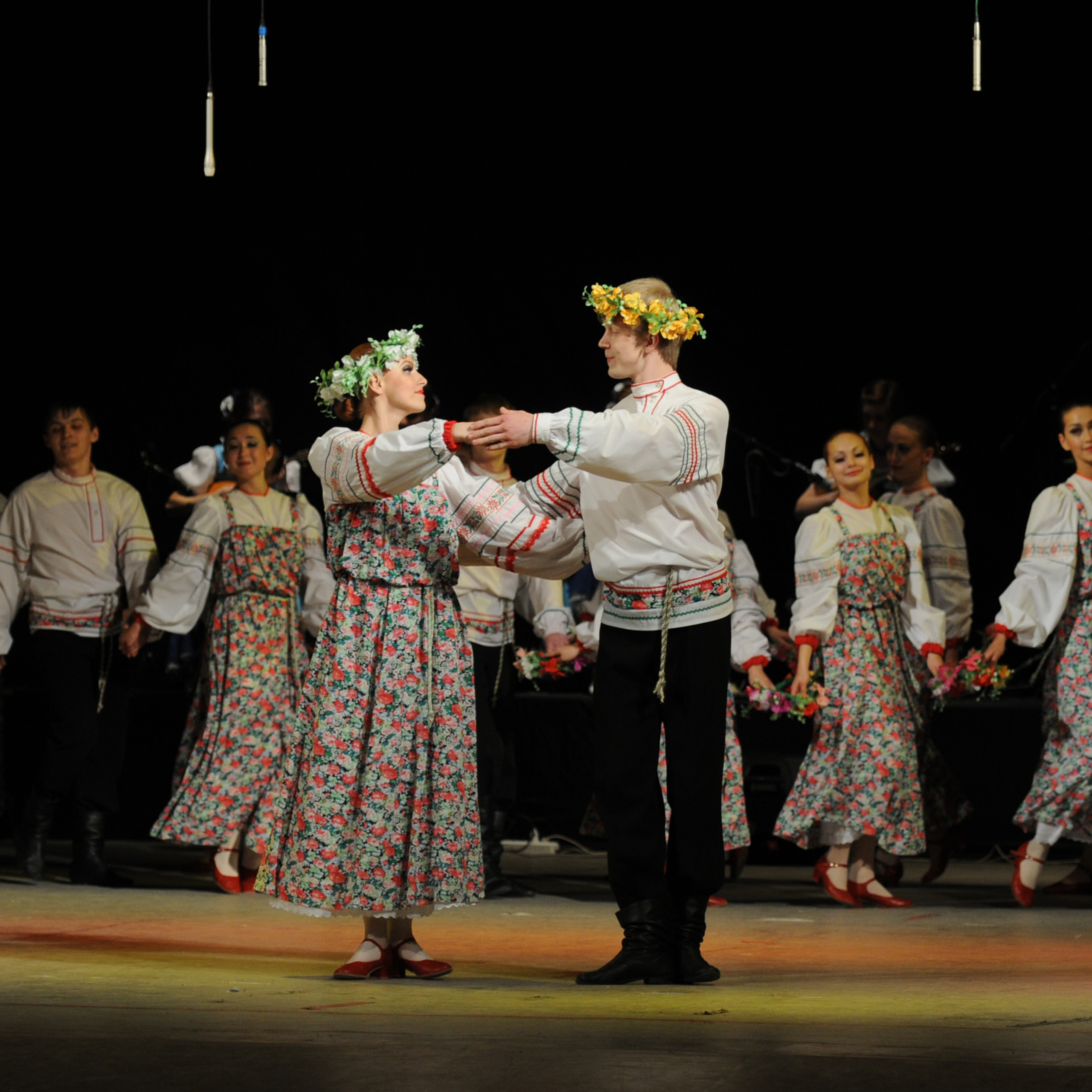 Concert of the folk group “Sunny Rainbow” in Russia. Photographer in Israel Luba Ternavskaya