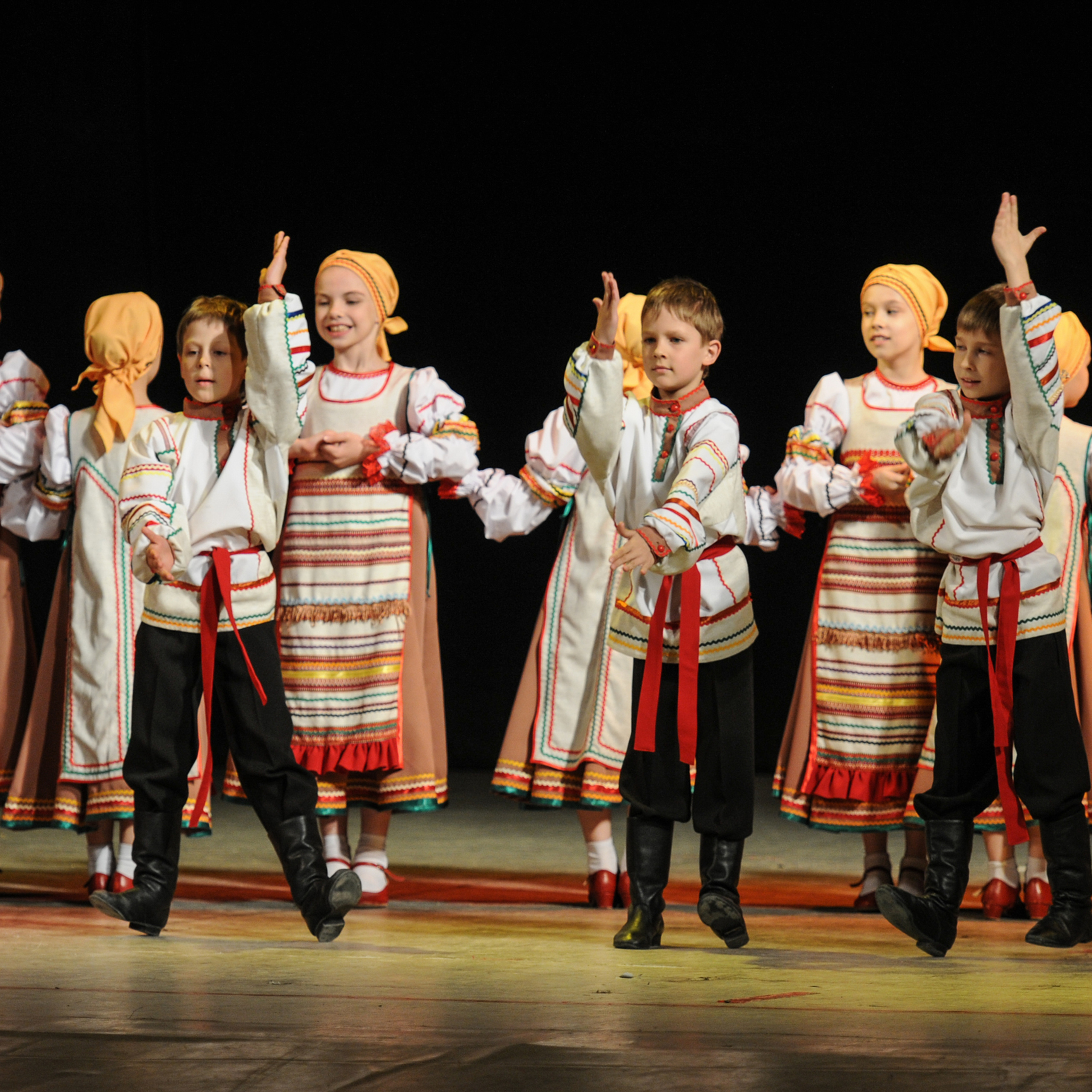 Concert of the folk group “Sunny Rainbow” in Russia. Photographer in Israel Luba Ternavskaya