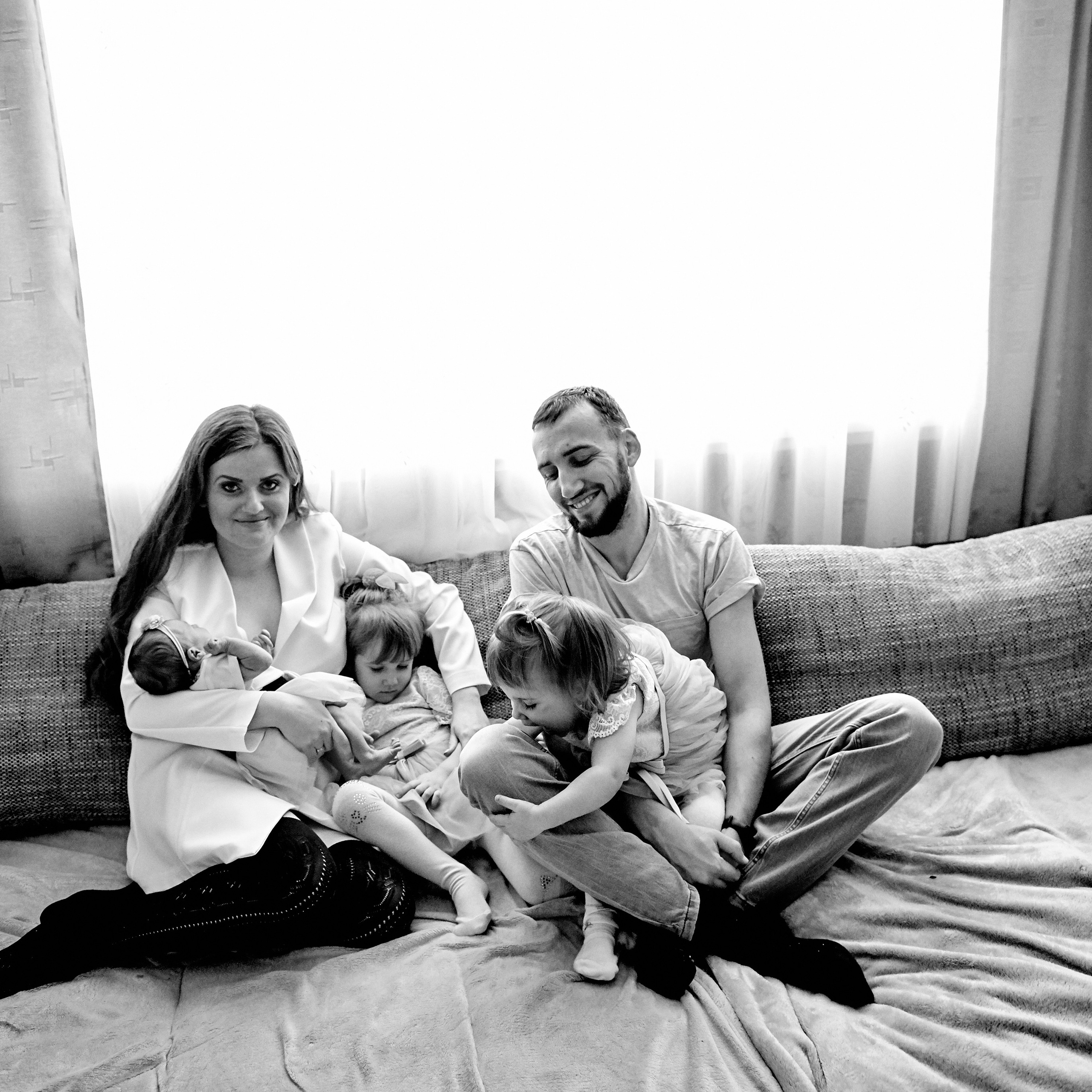 Олена та Влад Емма Єва та Еліна 9 днів життя