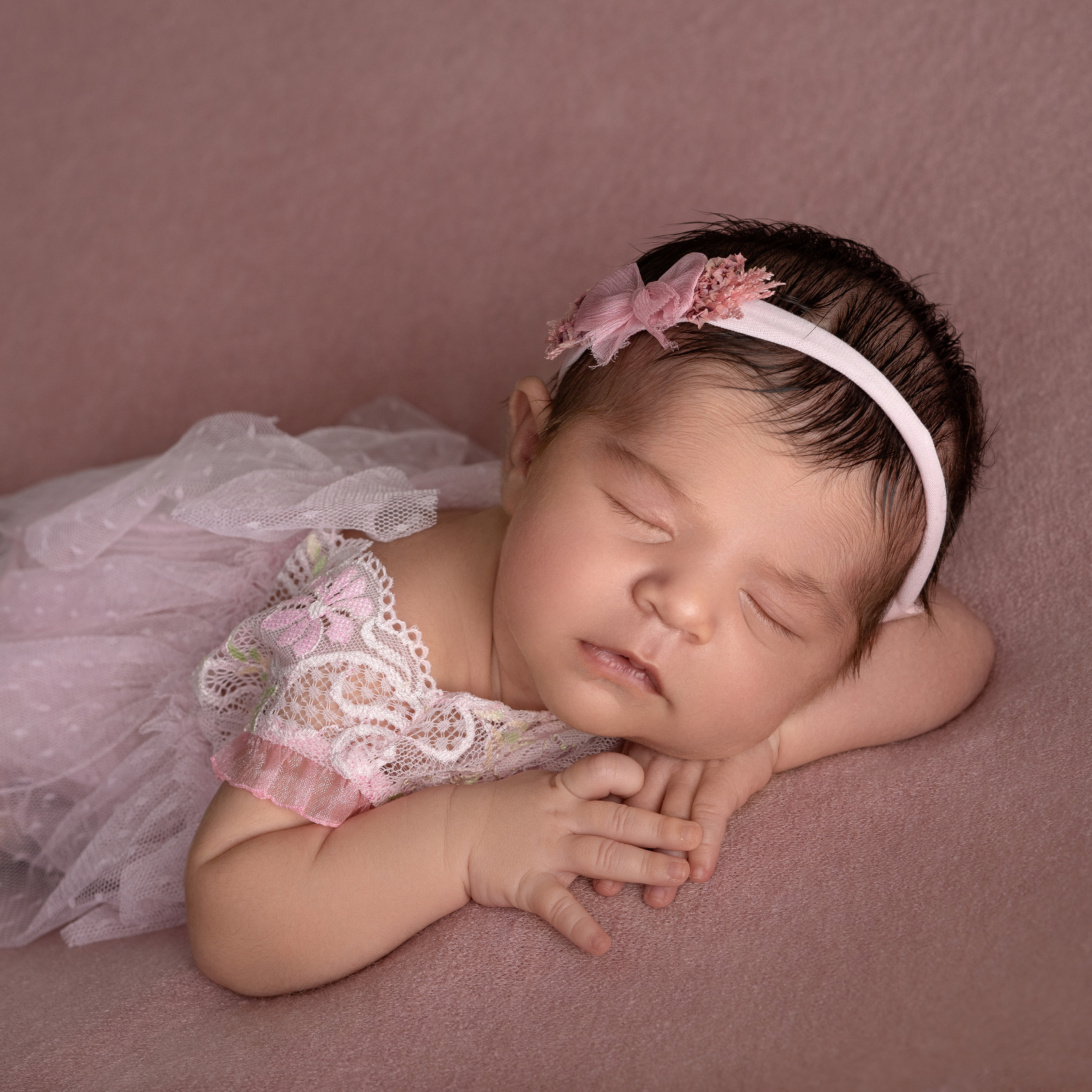 Testimonials. Newborn Photographer and life casting in Dubai Dariya Saeed