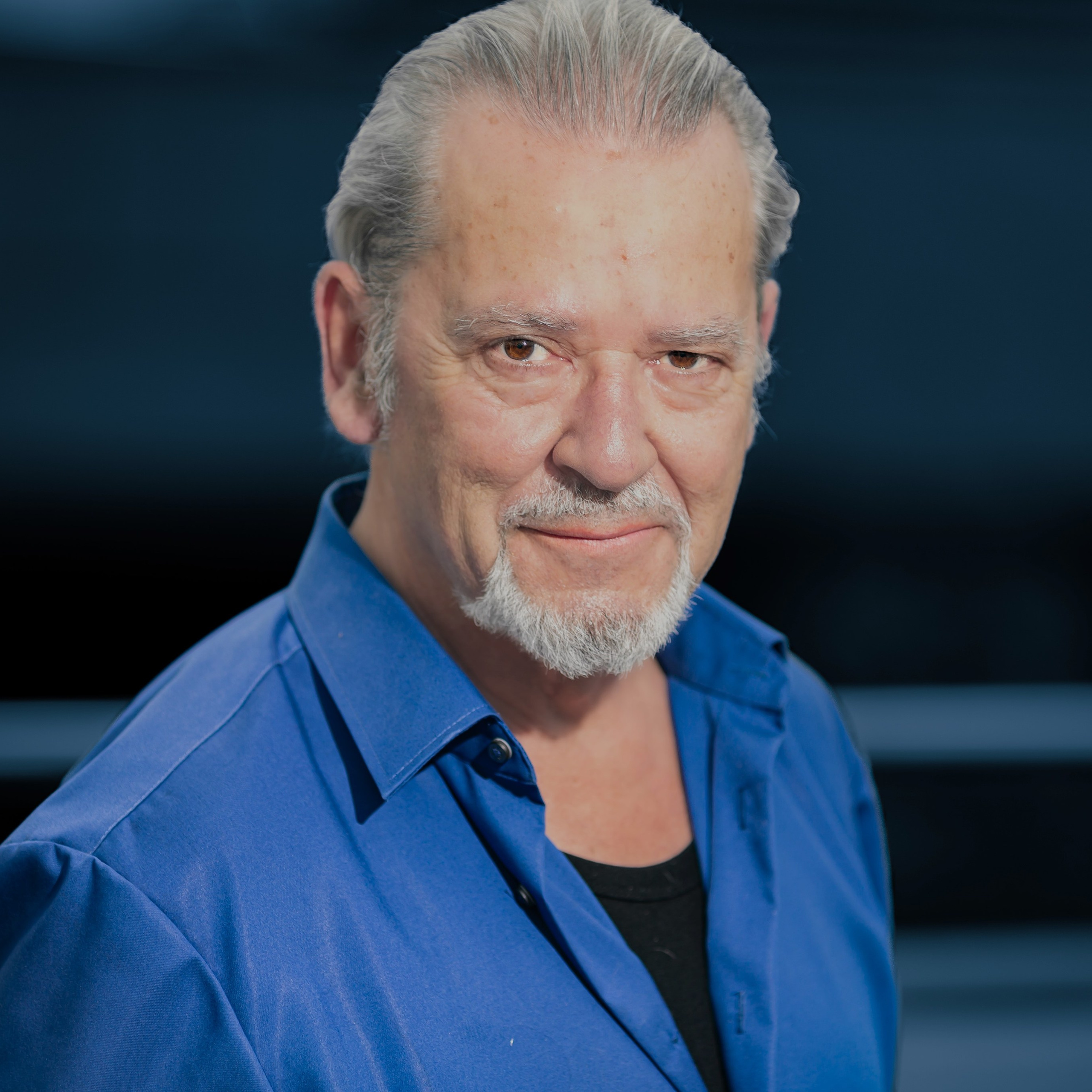 Сomments. Portret photographer in Switzerland Artur Magpie