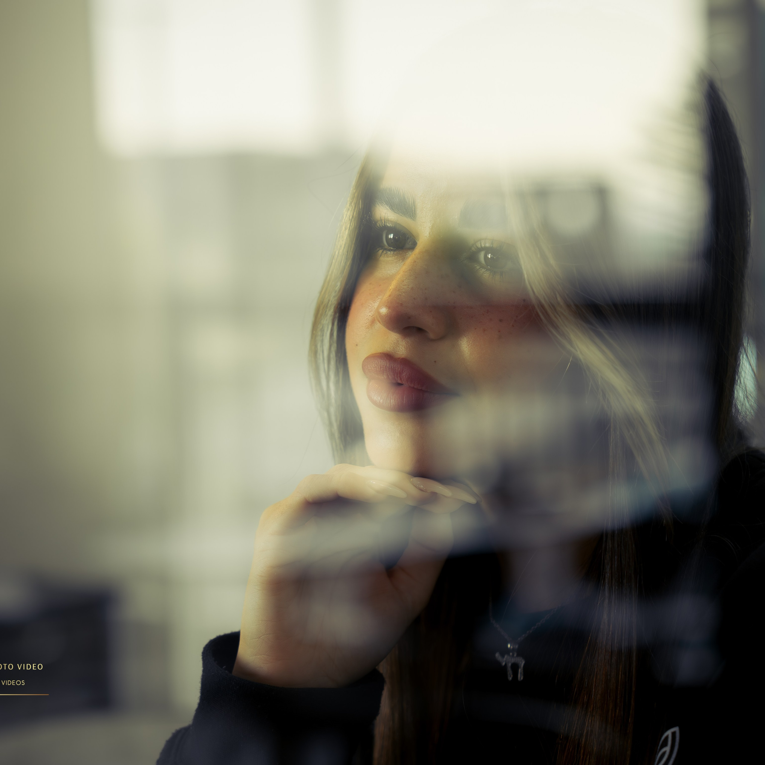 Porter. «Behind the Glass»