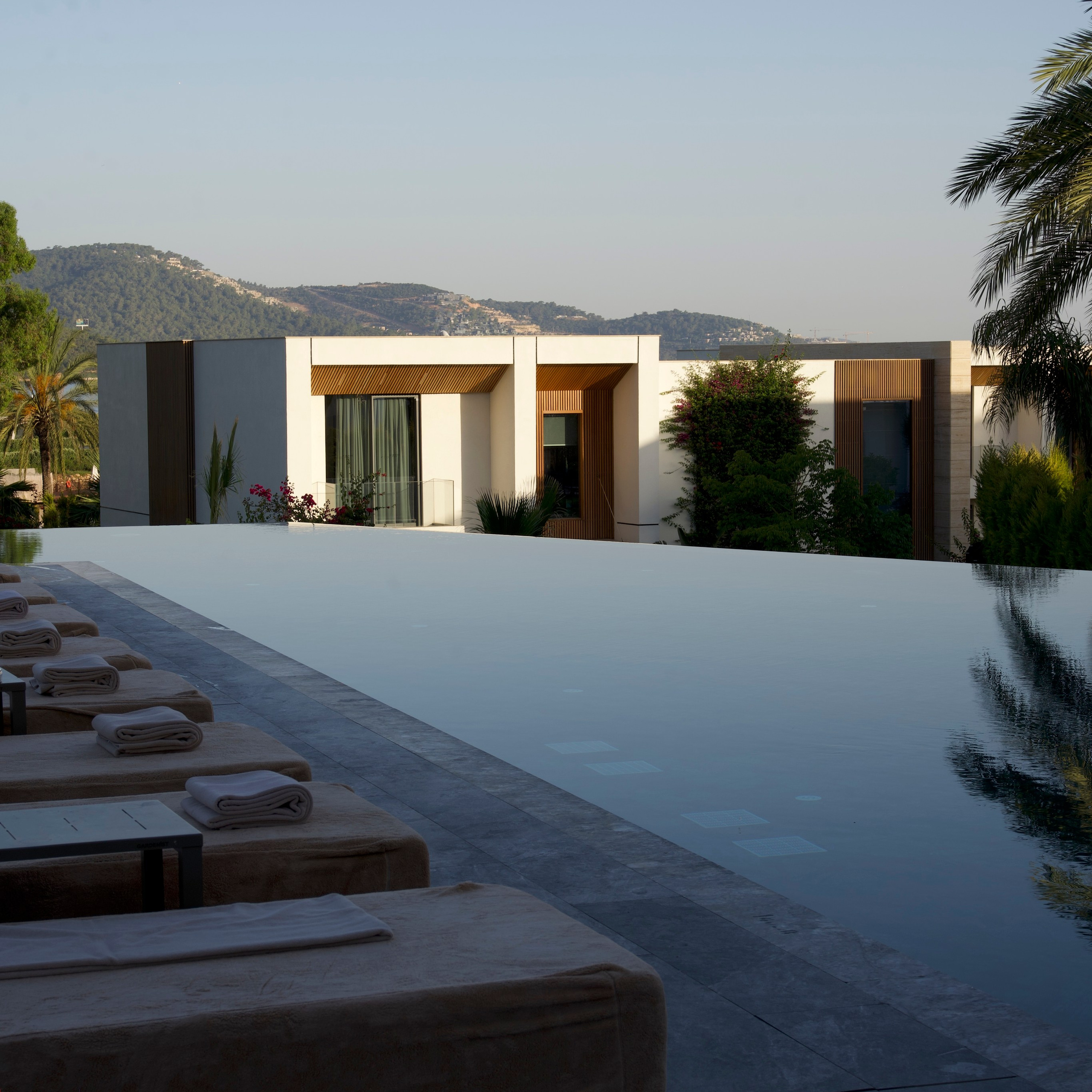 The Norm Collection Door'a