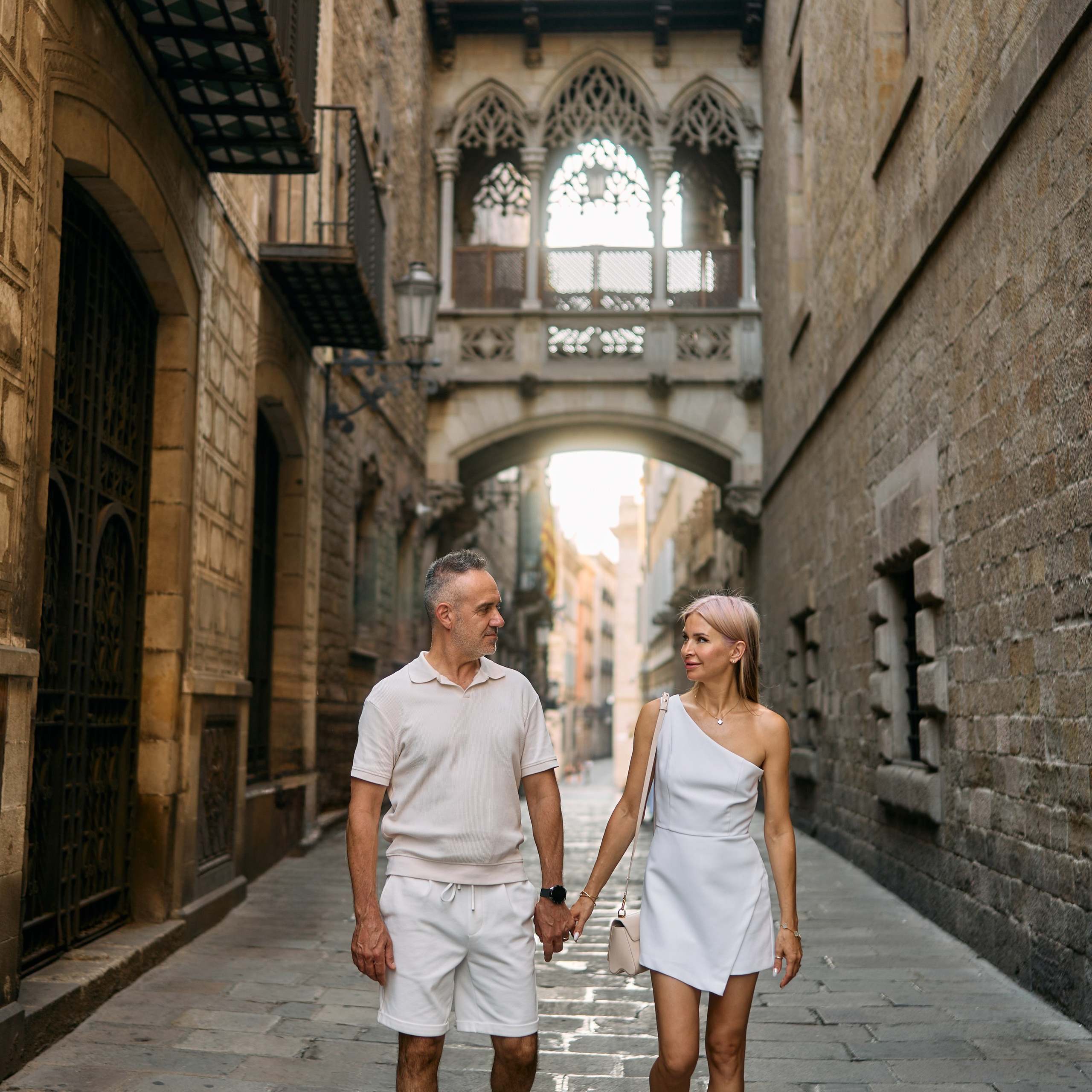 Customer reviews of individual, couple, love-story and family photo shoots in Barcelona. POSTCARD.BCN Photographer Kate in Barcelona. Love-story, family or individual photo shoots