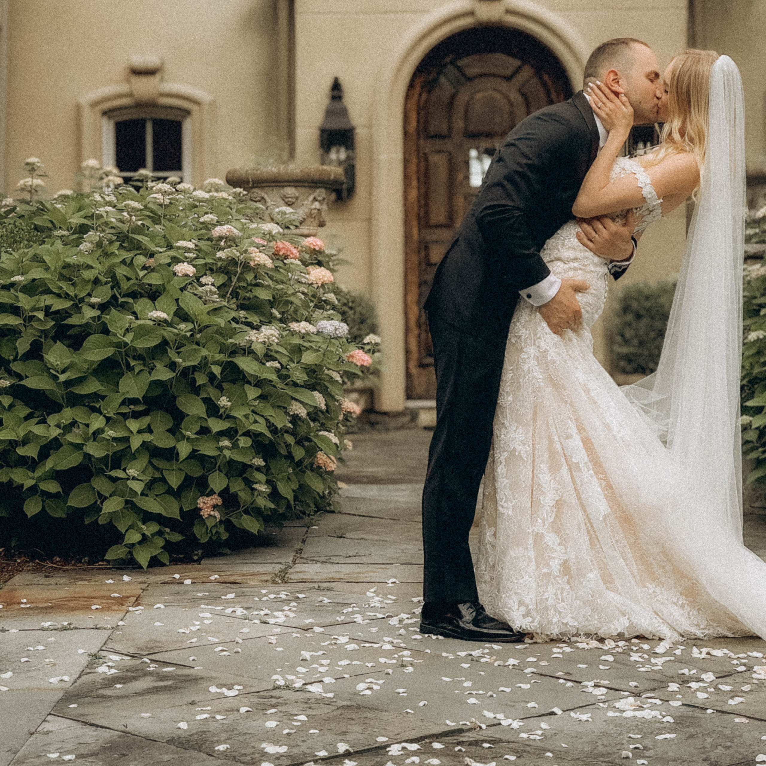 Wedding Photography Reviews – Upstate New York Couples. Wedding photography and Wedding Social Media Content in Upstate New York Gosocialwedding