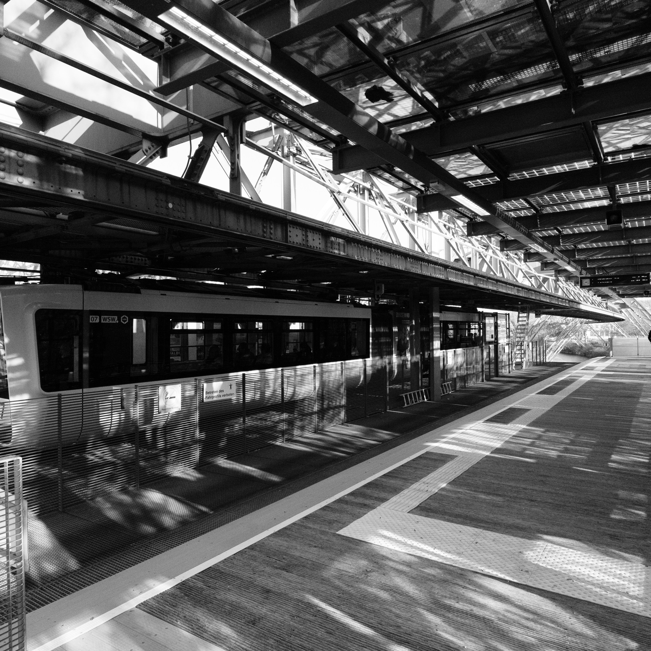 ЧЕРНО БЕЛЫЙ ГОРОД