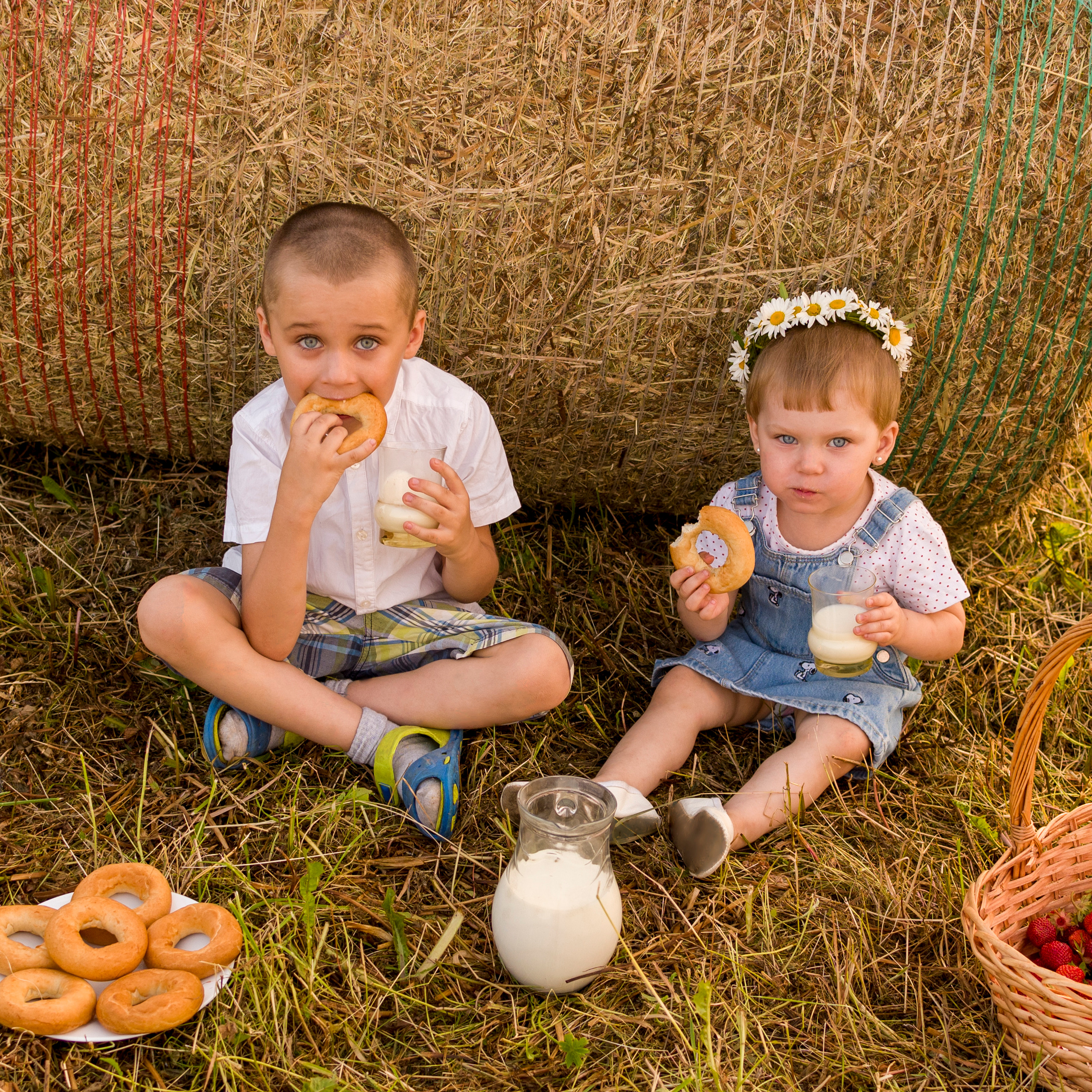 Джесамина 2 года. Кирилл 6 лет.