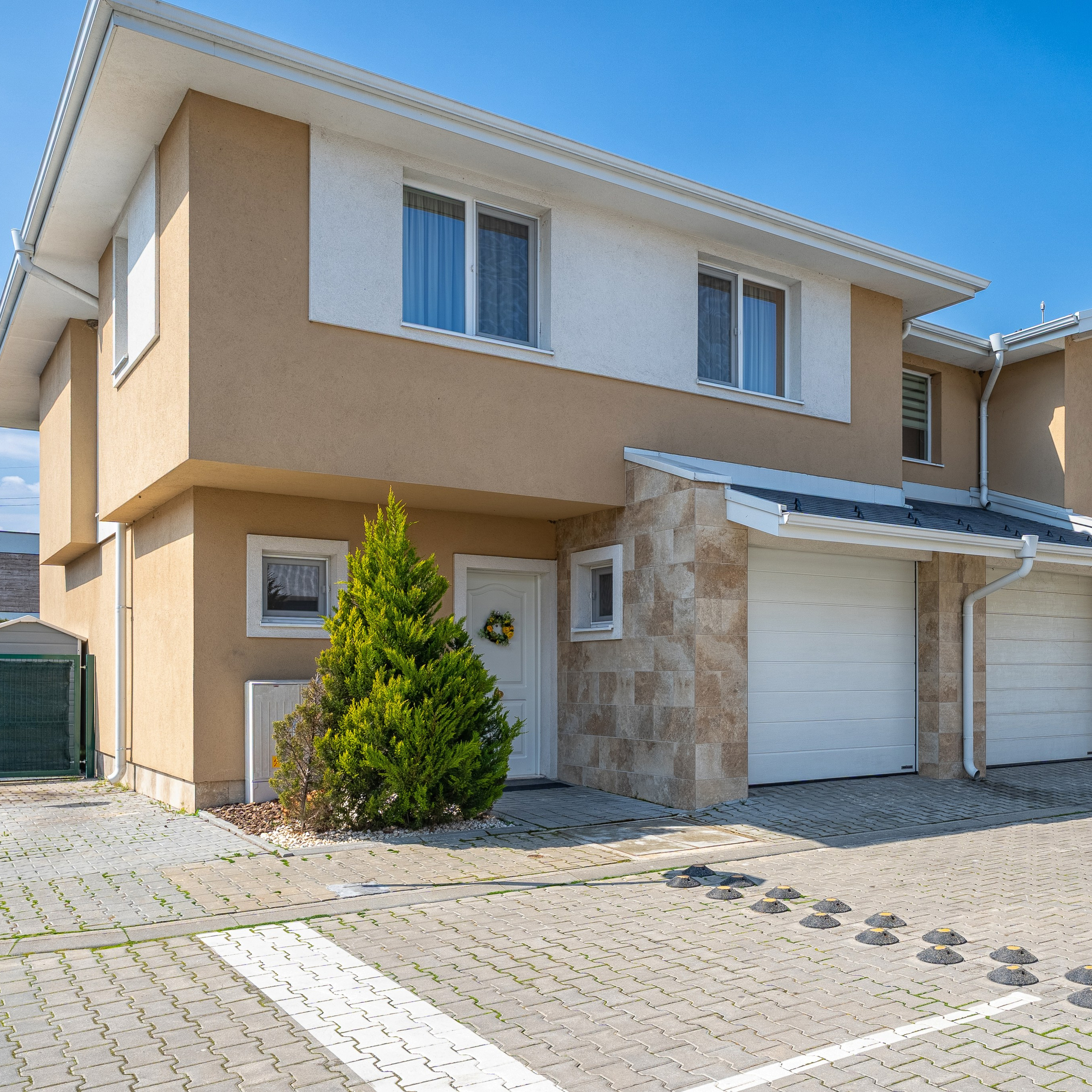 Дом за продажба