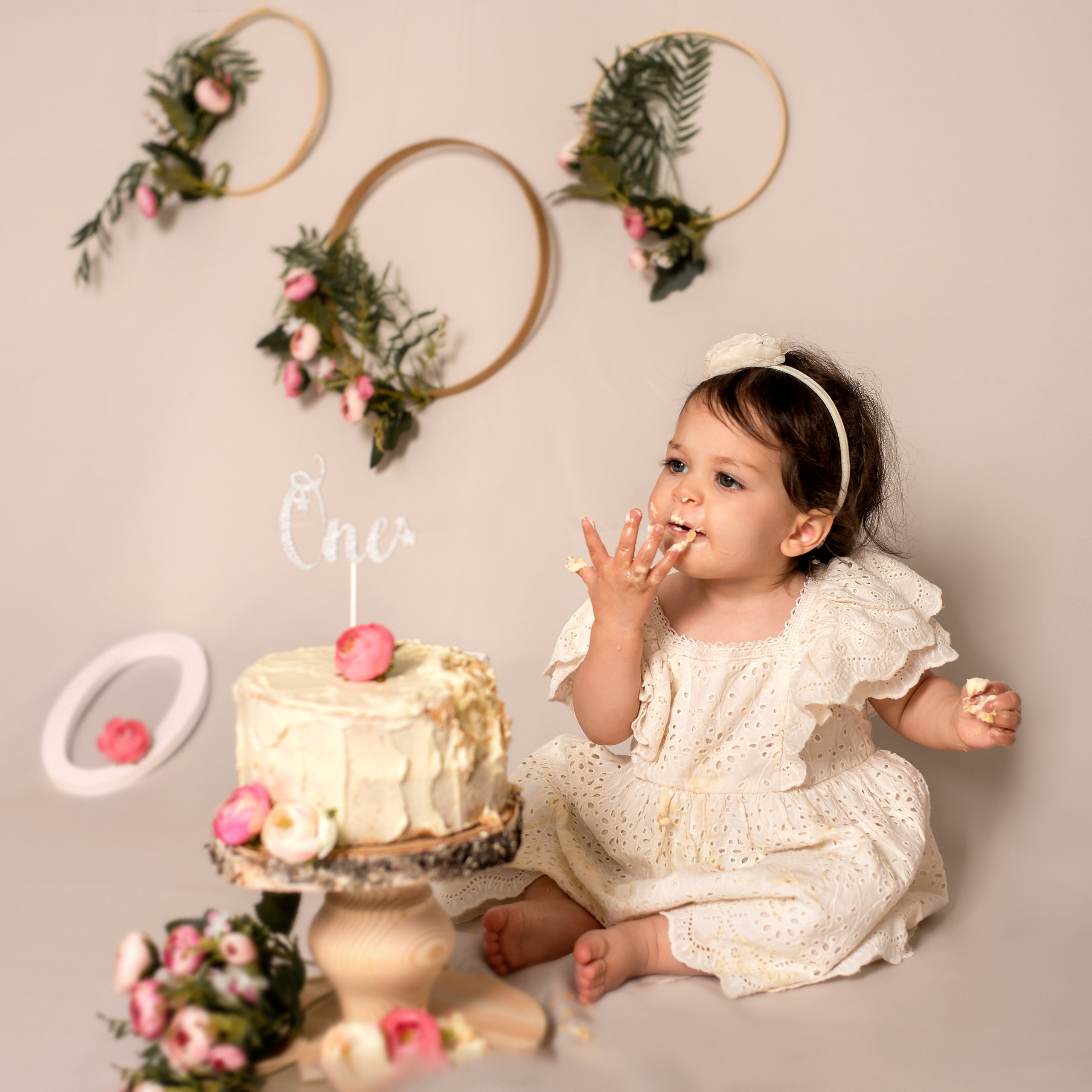 Cake smash first birthday photoshoot. Family and Children Photographer /Φωτογράφος