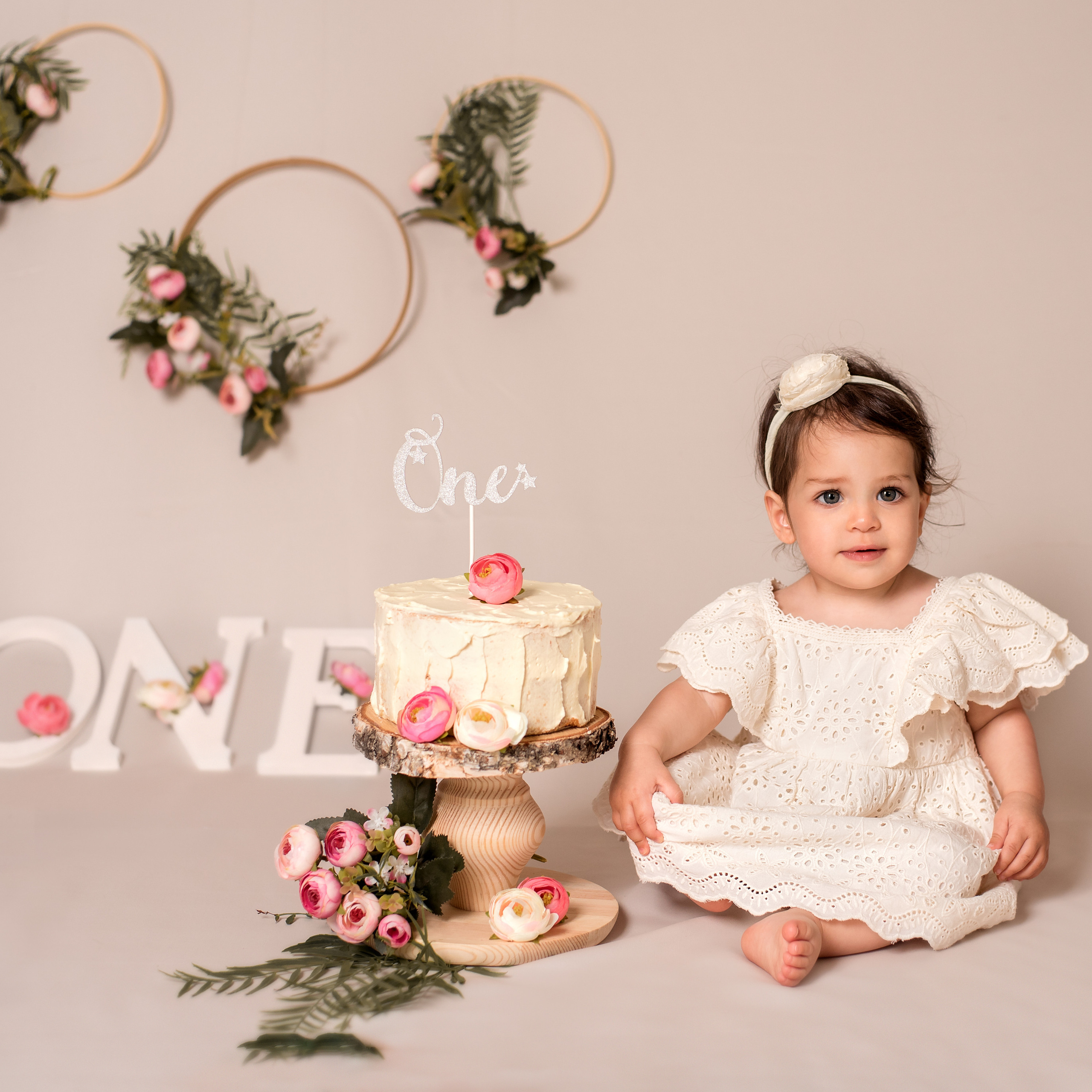 Cake smash first birthday photoshoot. Family and Children Photographer /Φωτογράφος