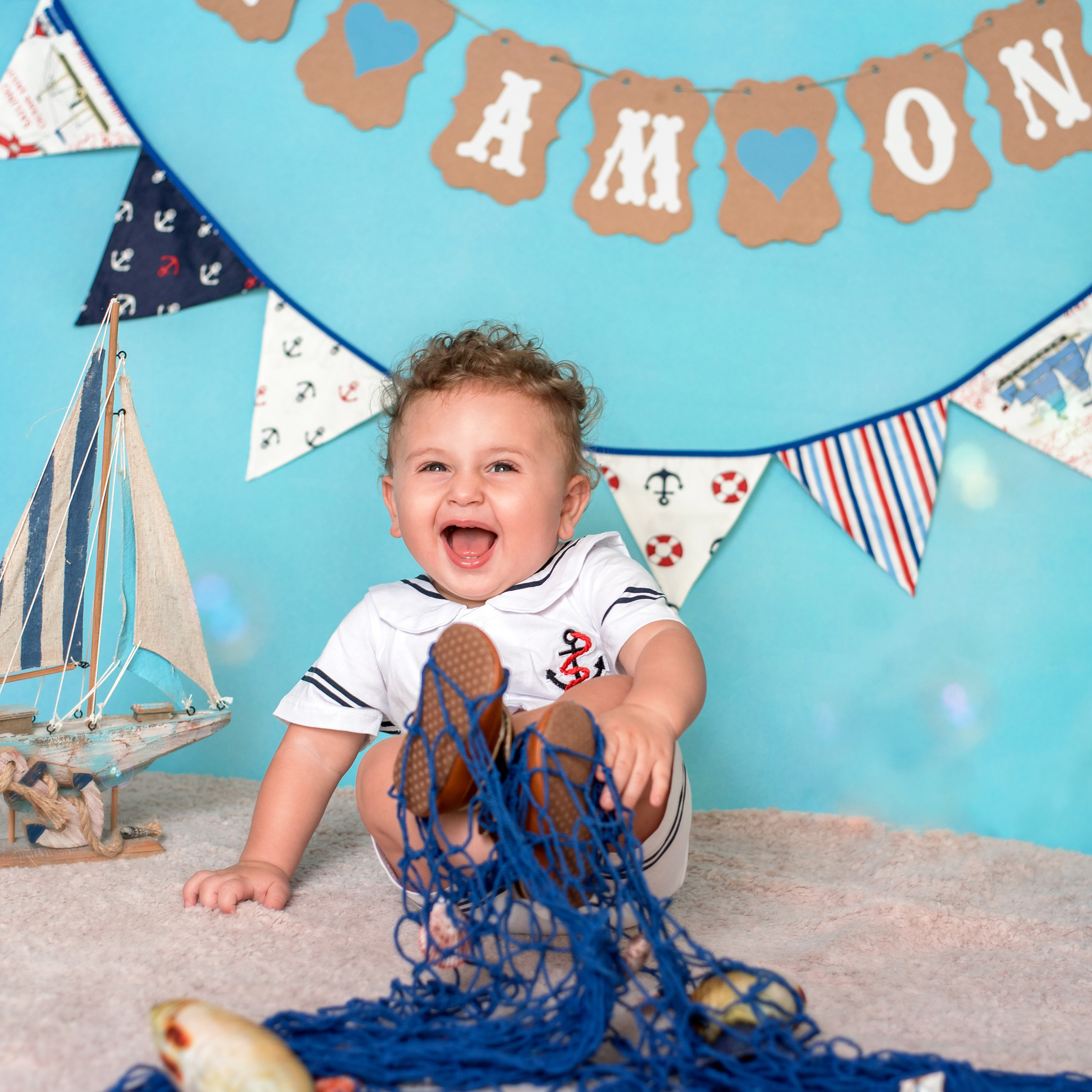 Cake smash first birthday photoshoot. Family and Children Photographer /Φωτογράφος