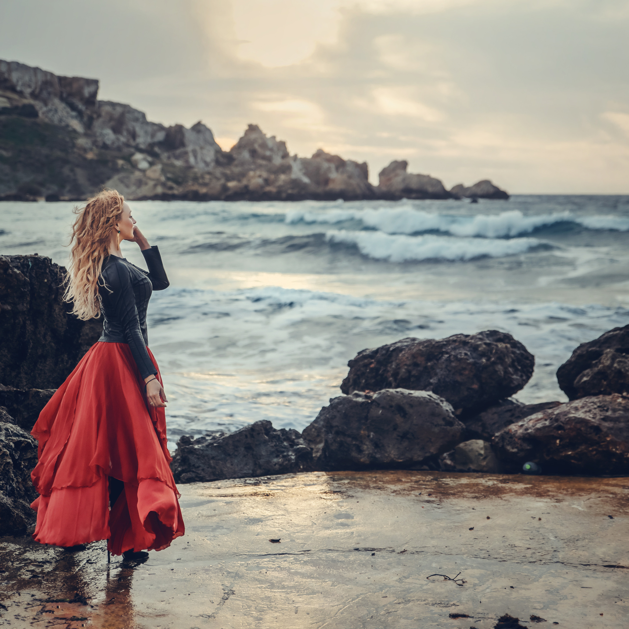 In the emdrace of the wind…