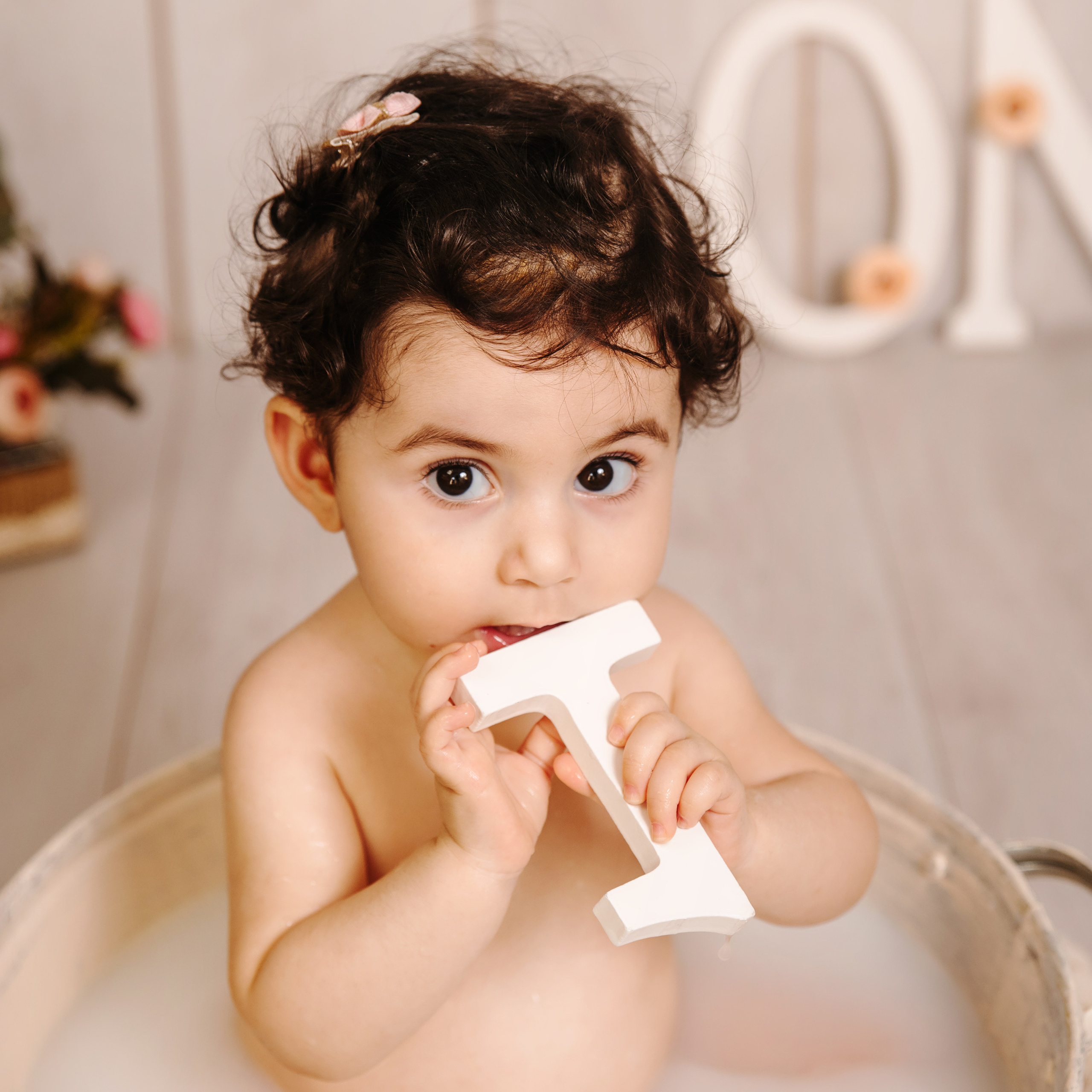 Cake smash first birthday photoshoot. Family and Children Photographer /Φωτογράφος