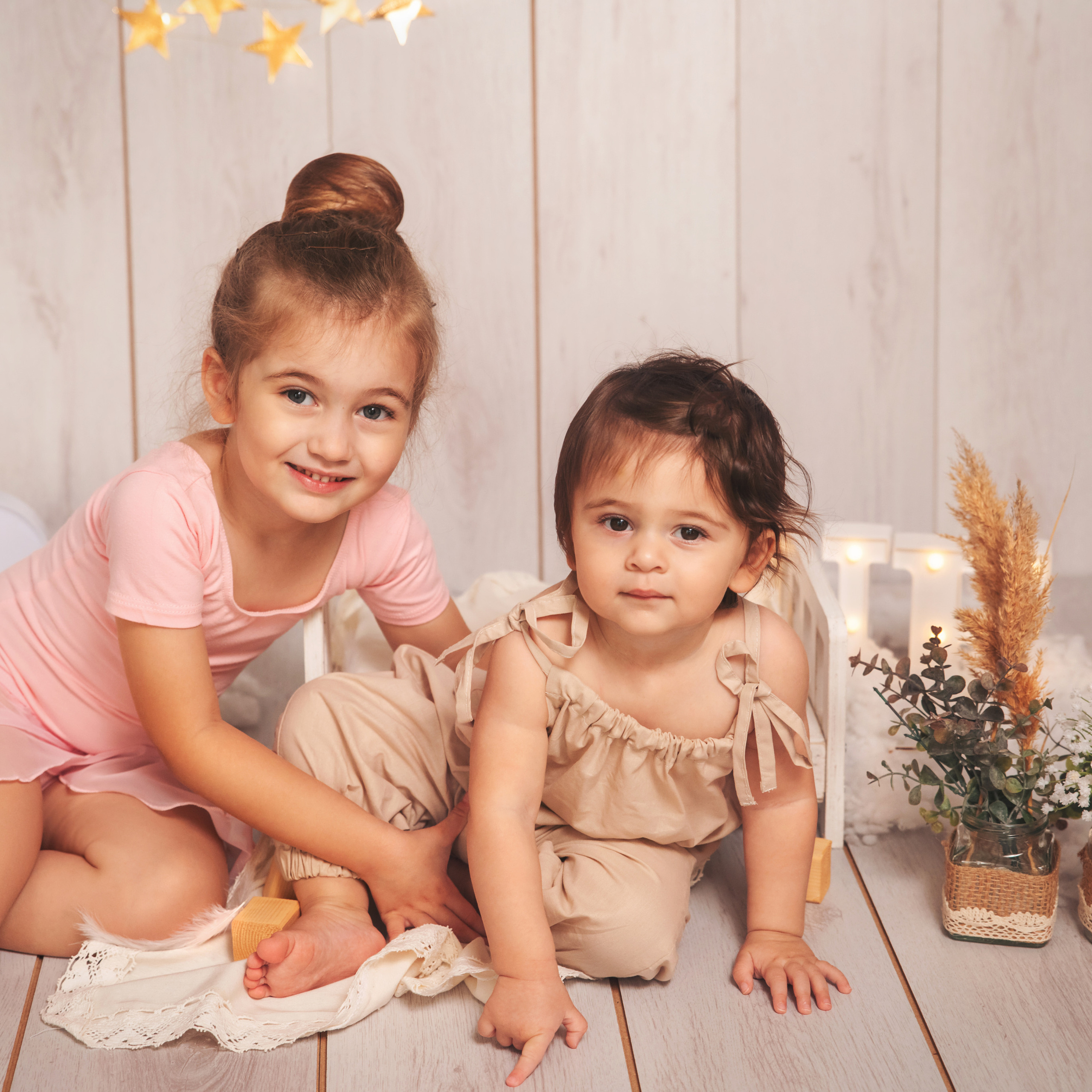 Cake smash first birthday photoshoot. Family and Children Photographer /Φωτογράφος