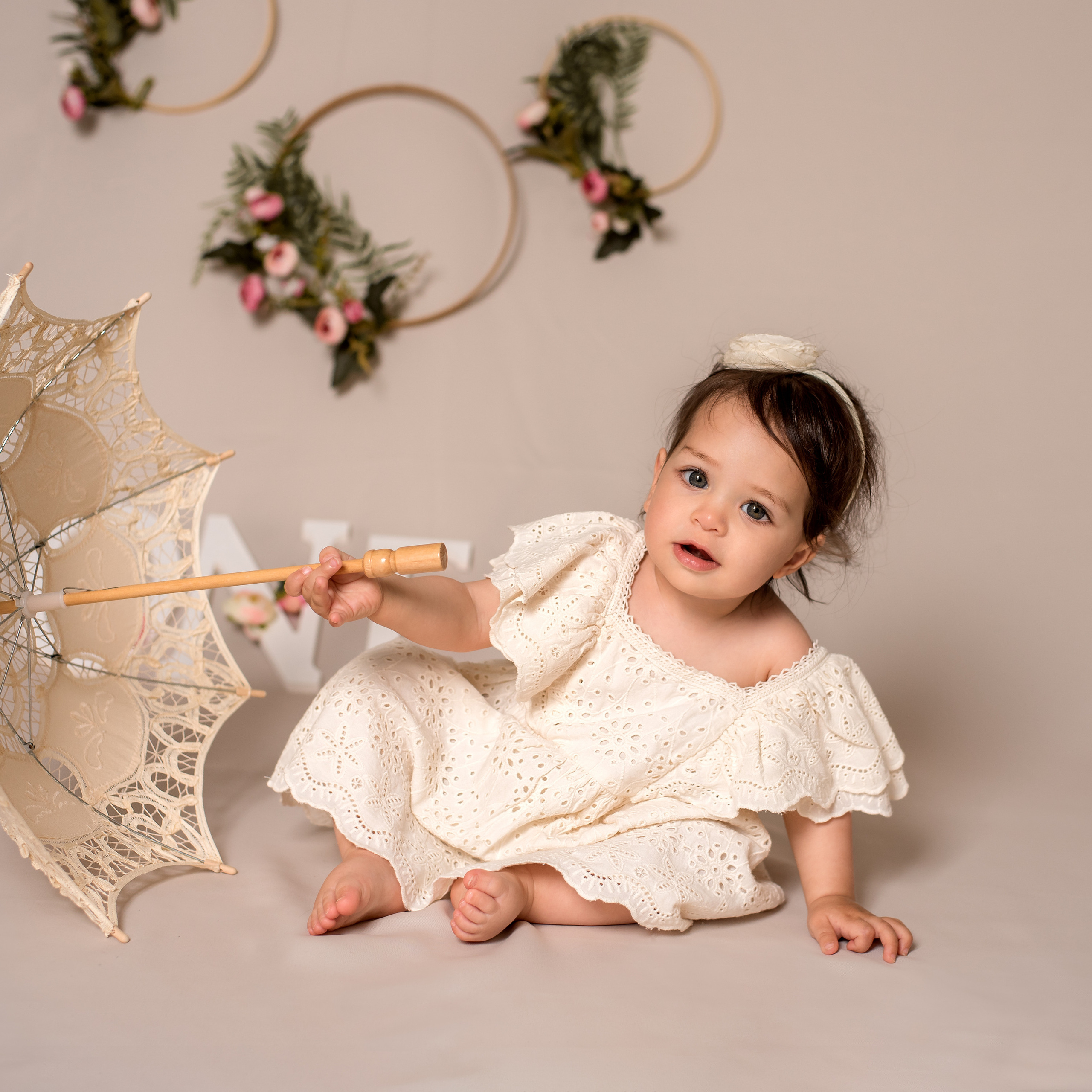 Cake smash first birthday photoshoot. Family and Children Photographer /Φωτογράφος