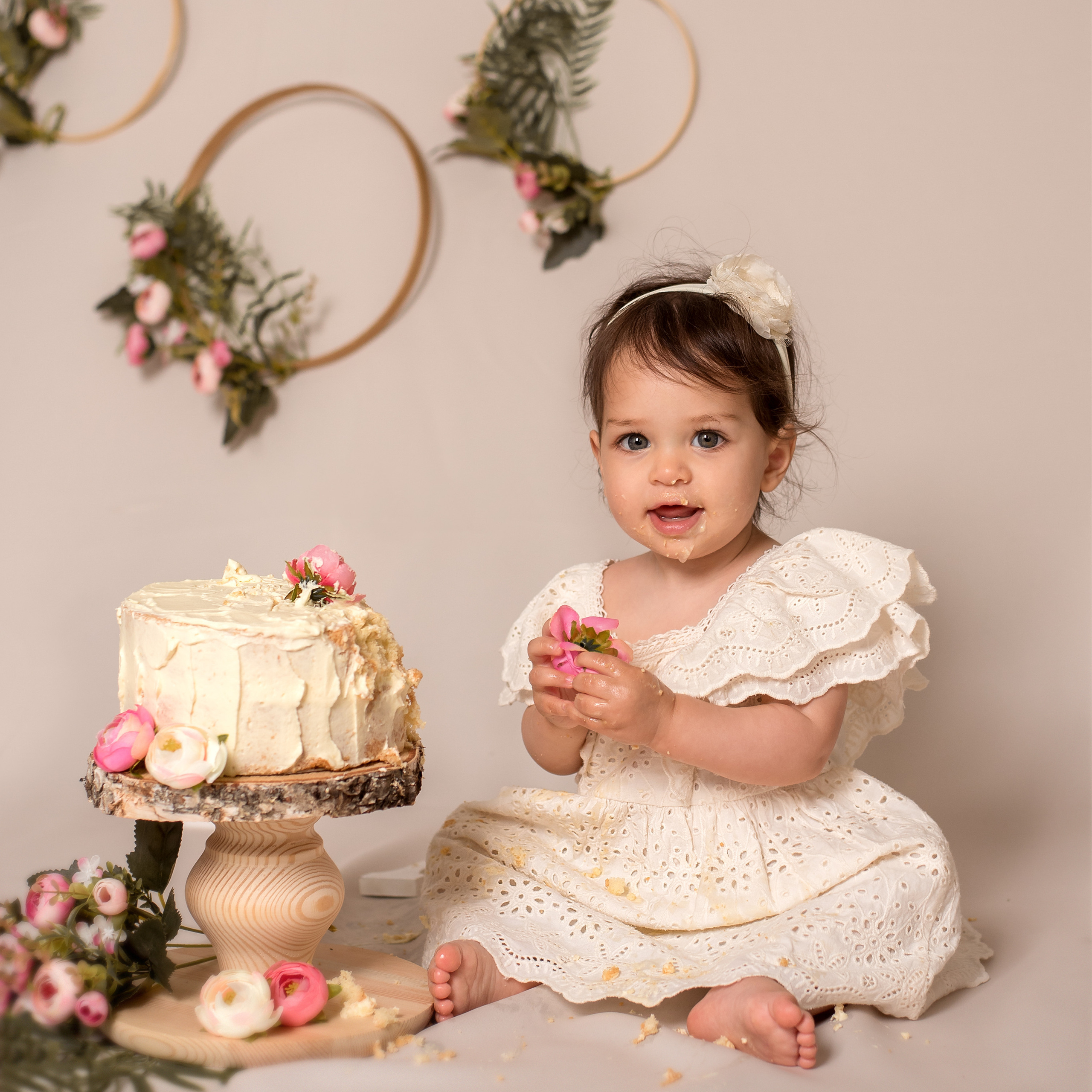 Cake smash first birthday photoshoot. Family and Children Photographer /Φωτογράφος