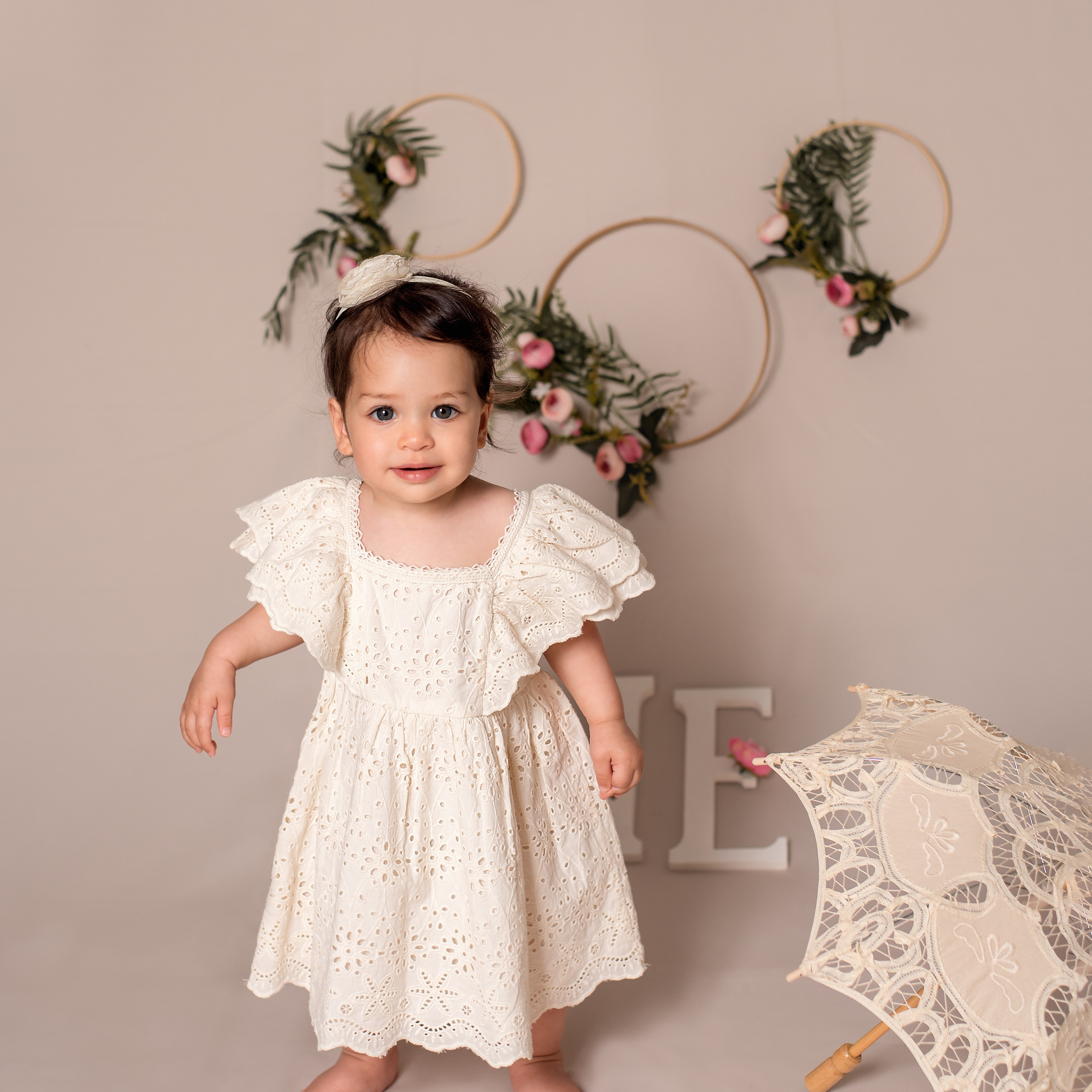 Cake smash first birthday photoshoot. Family and Children Photographer /Φωτογράφος