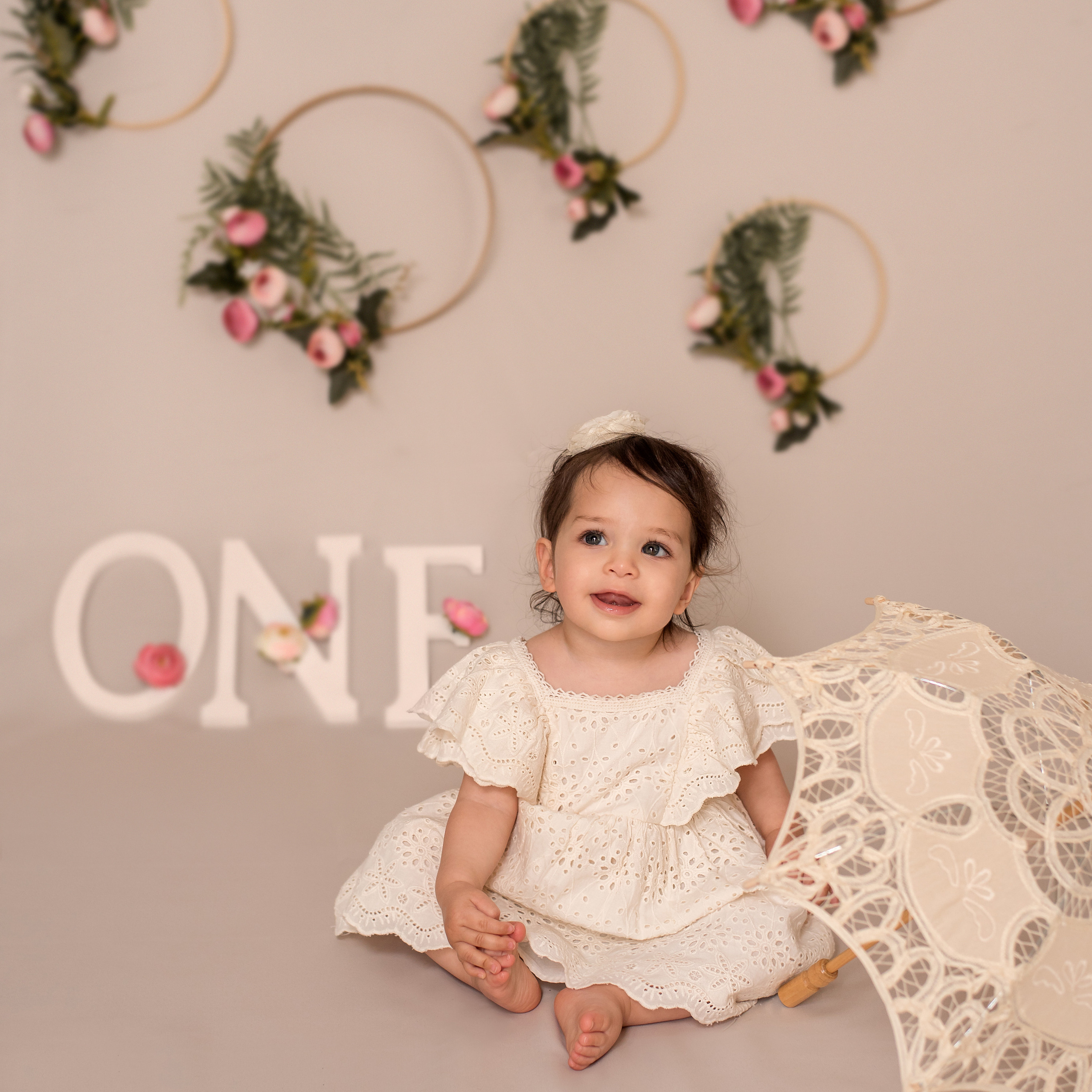 Cake smash first birthday photoshoot. Family and Children Photographer /Φωτογράφος
