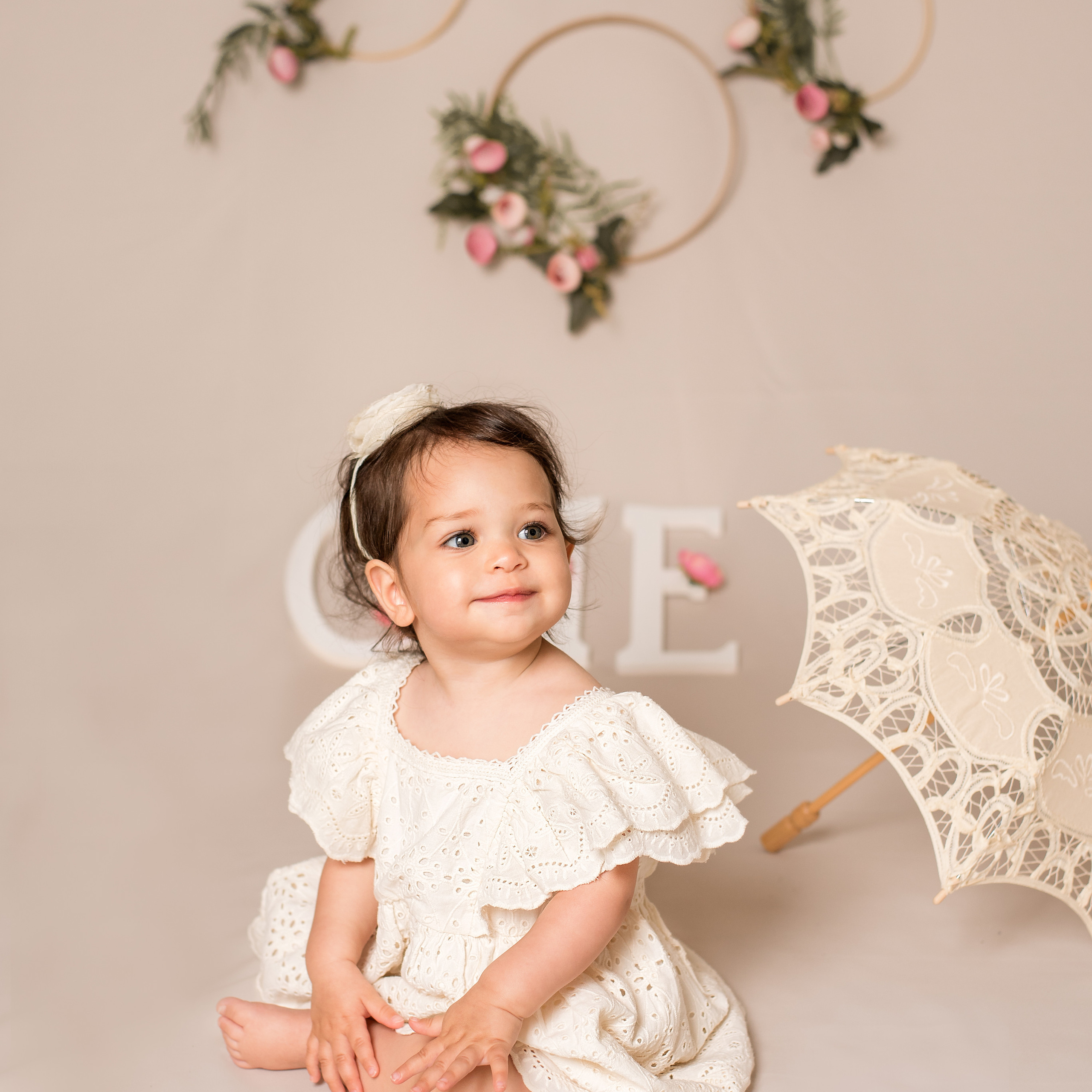 Cake smash first birthday photoshoot. Family and Children Photographer /Φωτογράφος