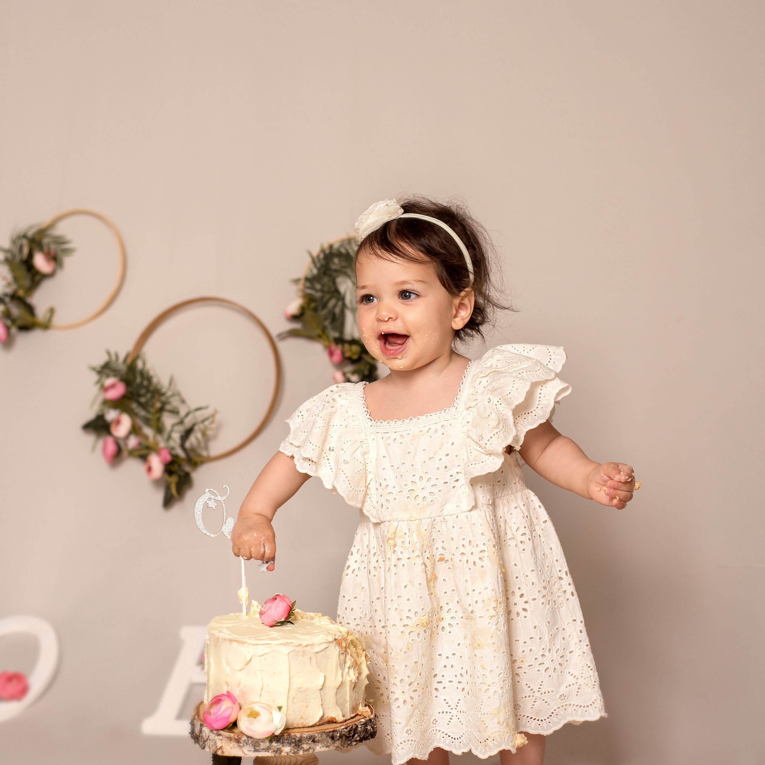 Cake smash first birthday photoshoot. Family and Children Photographer /Φωτογράφος