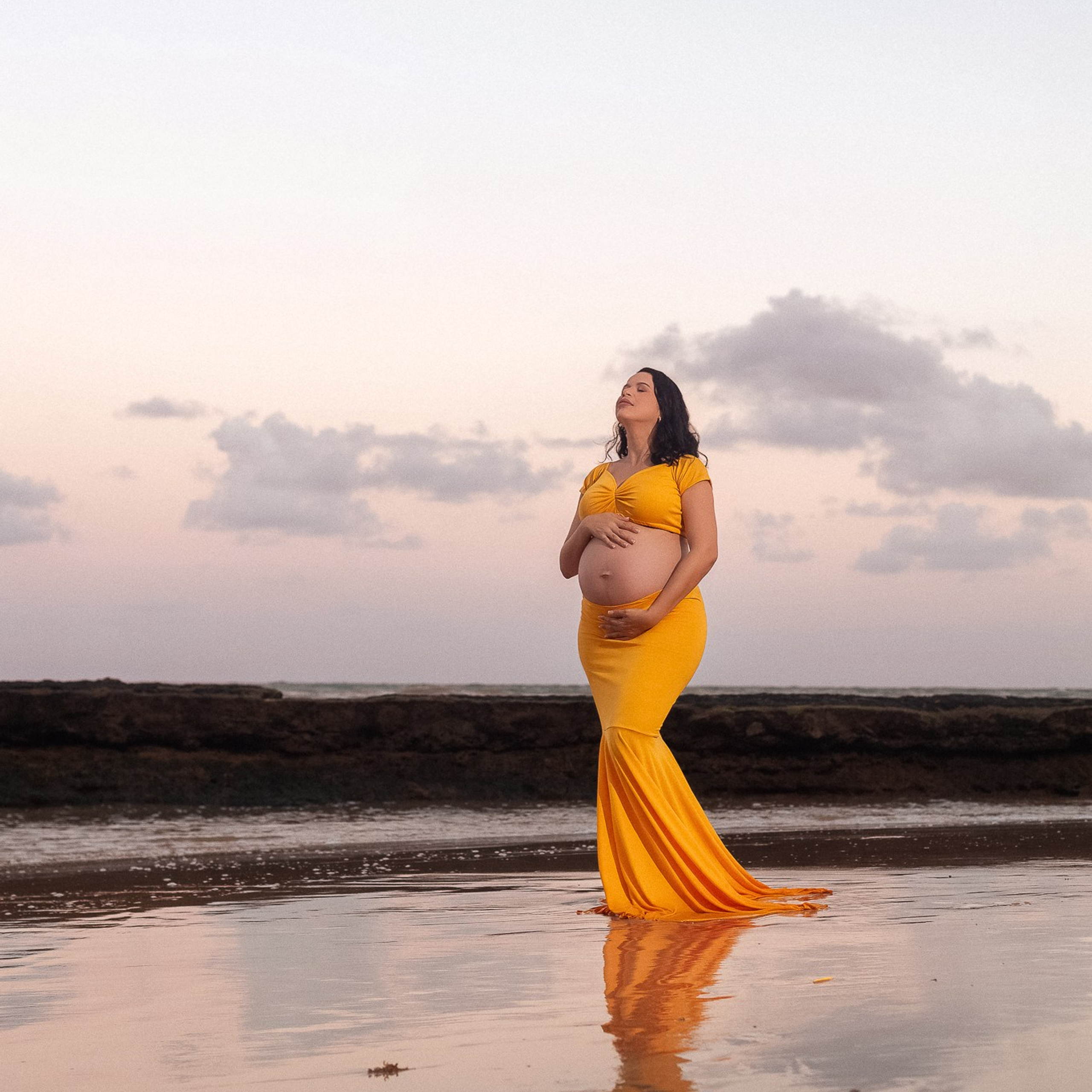 fotografia de gravidez ao ar livre ensaio gestacional em Alagoas fotos de gestante na praia dicas para ensaio de gravidez externo melhores locais para fotos de gestante