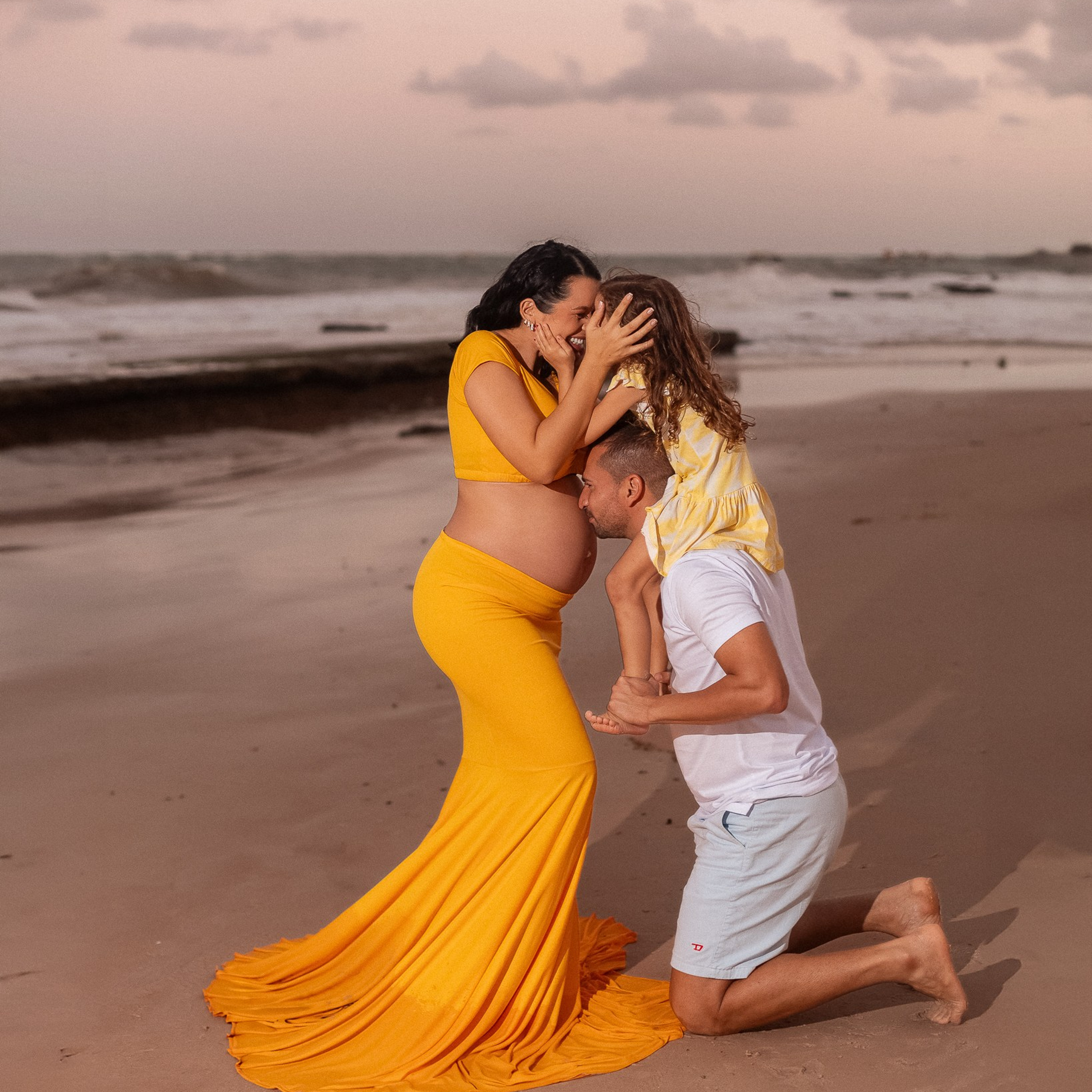 fotografia de gravidez ao ar livre ensaio gestacional em Alagoas fotos de gestante na praia dicas para ensaio de gravidez externo melhores locais para fotos de gestante