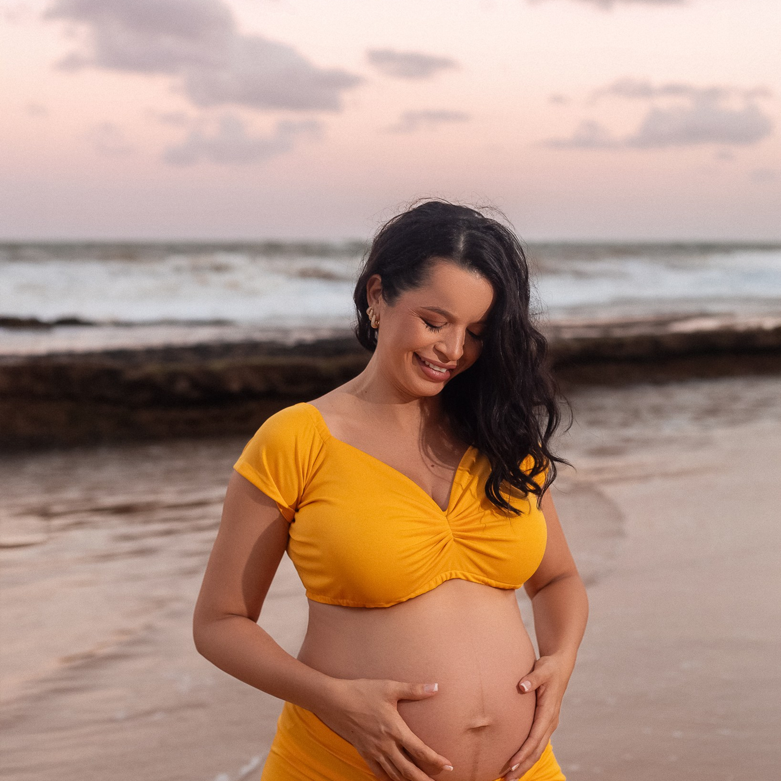 fotografia de gravidez ao ar livre ensaio gestacional em Alagoas fotos de gestante na praia dicas para ensaio de gravidez externo melhores locais para fotos de gestante