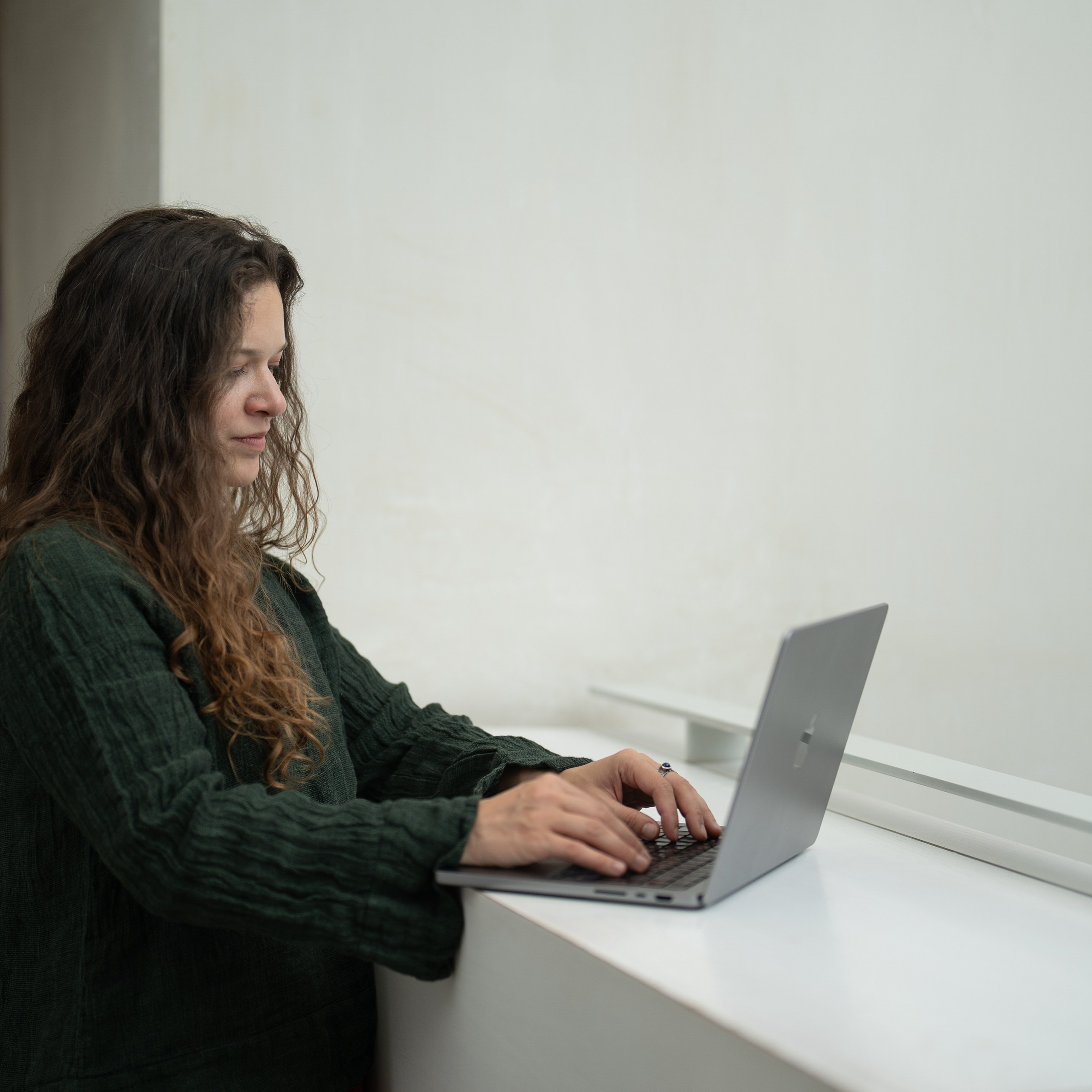 Irina CEO English school. Photographer & Tour Guide Based in Scotland