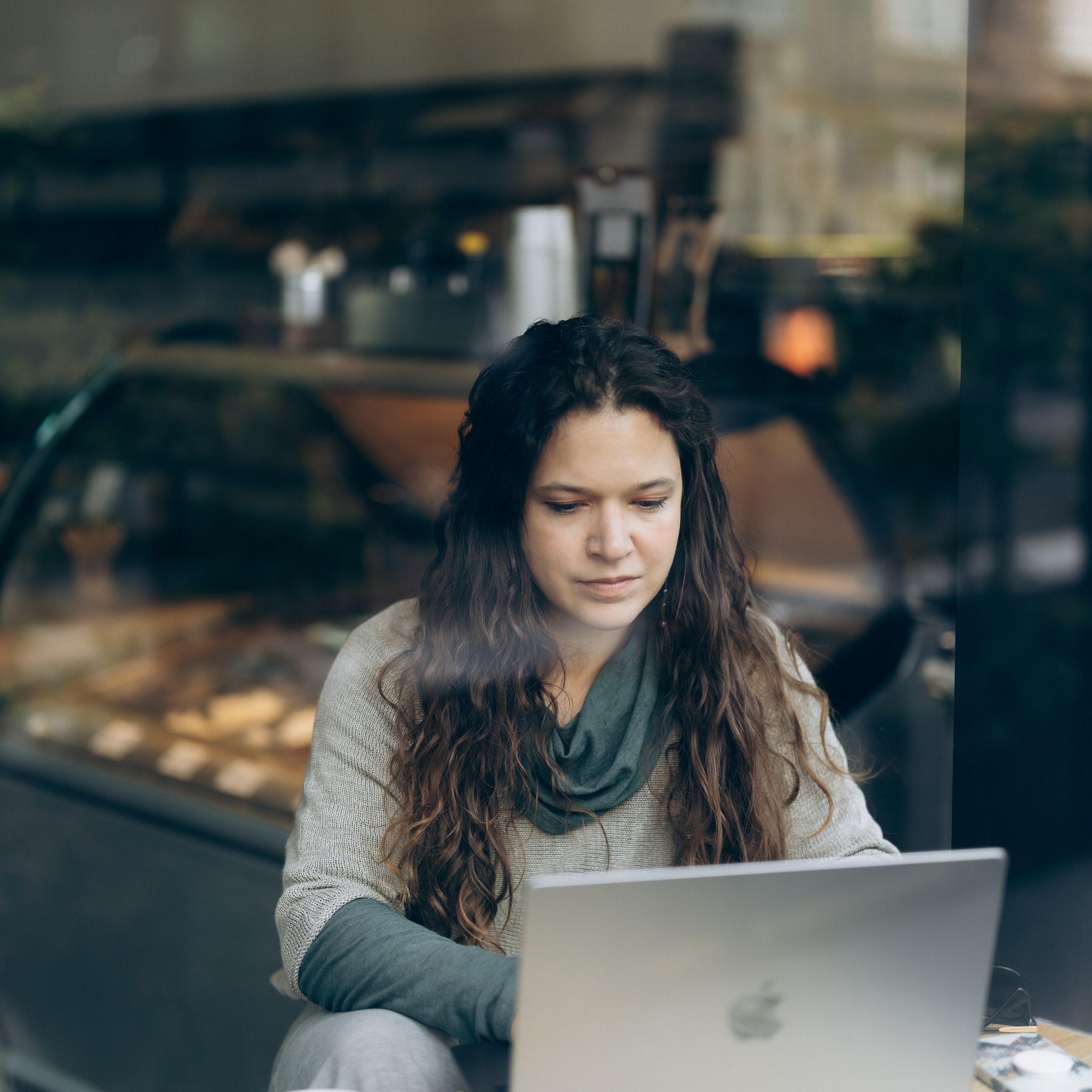 Irina CEO English school. Photographer & Tour Guide Based in Scotland