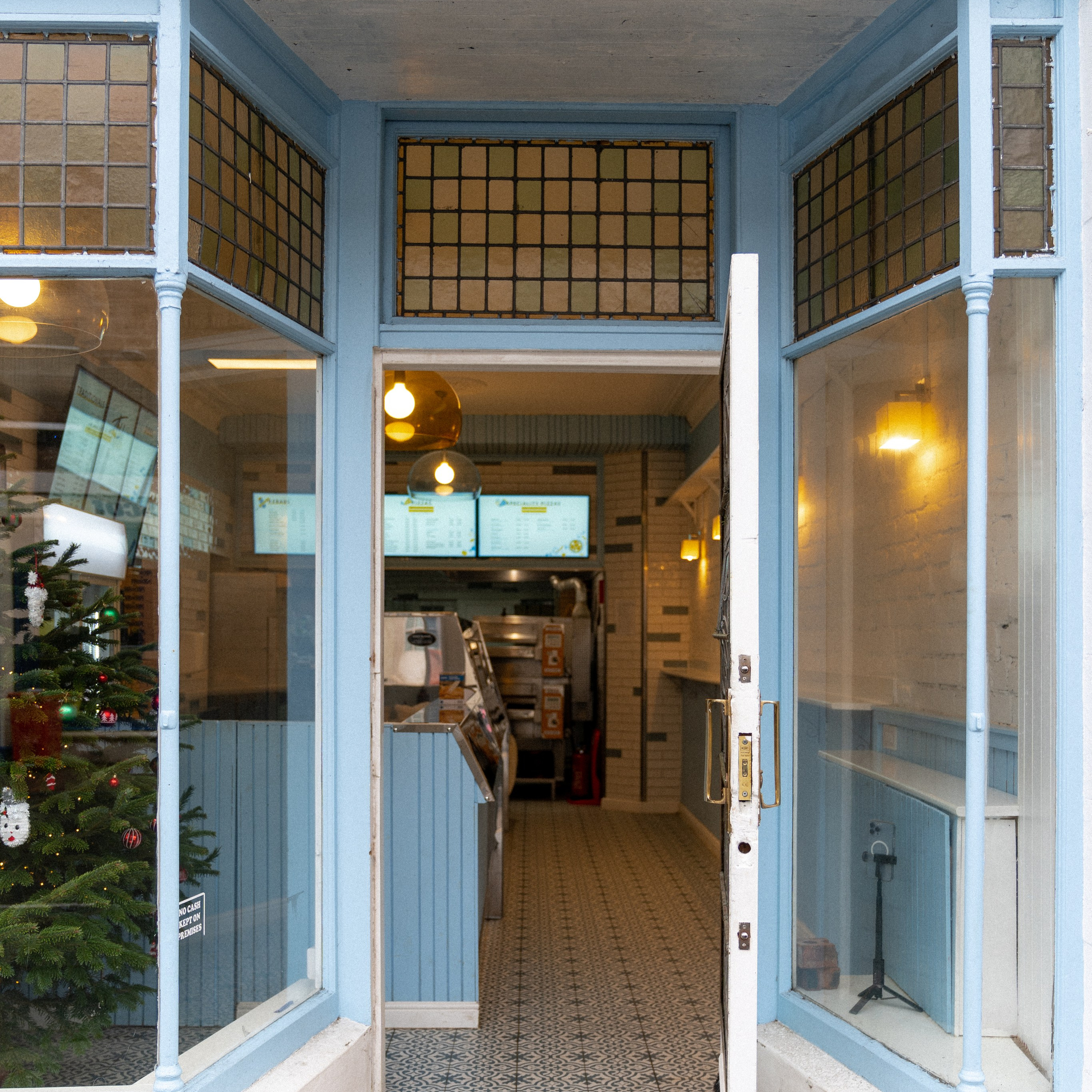 TKH cafe. Photographer & Tour Guide Based in Scotland