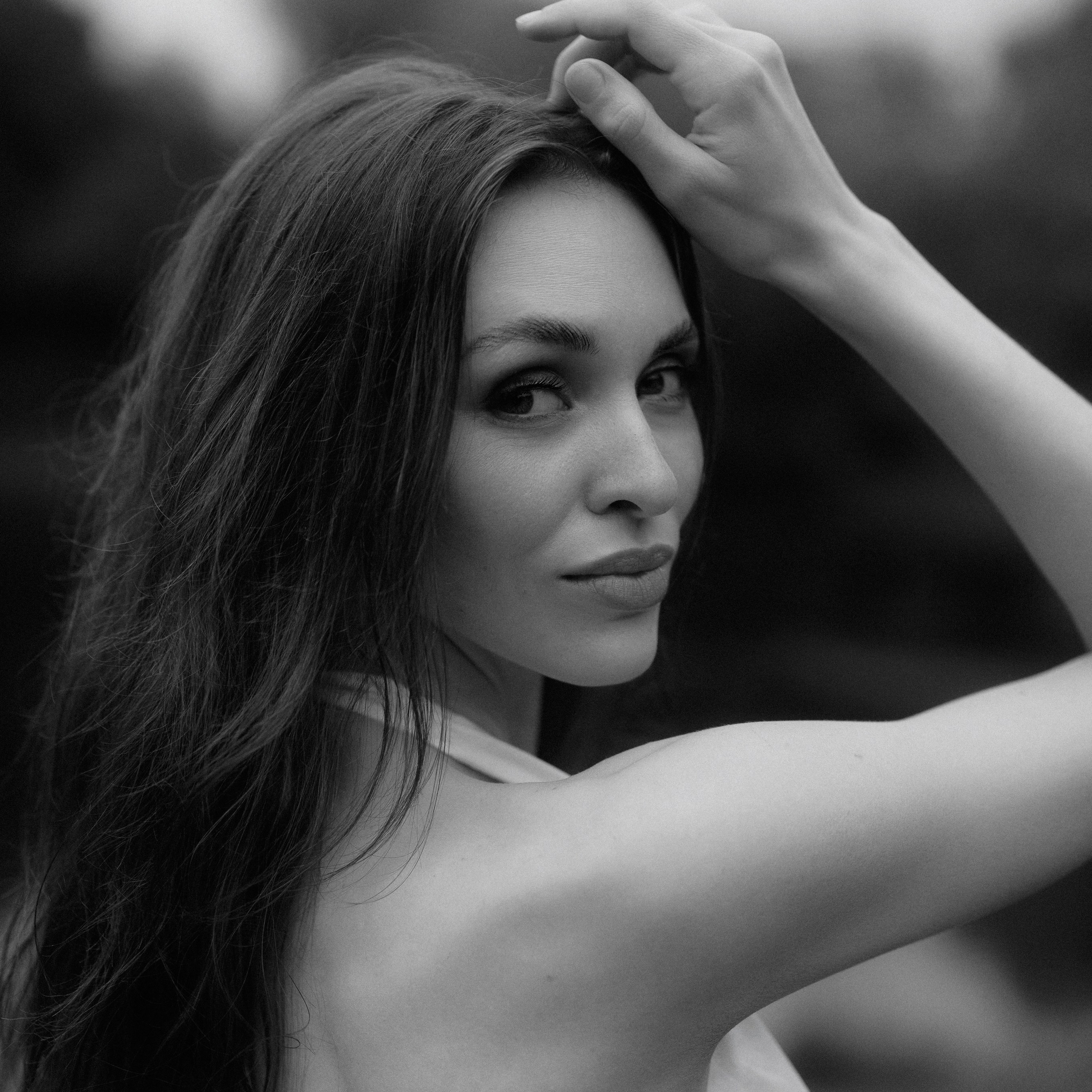 Between Rain and Light&nbsp;— Black & White Portrait Session in&nbsp;Leipzig