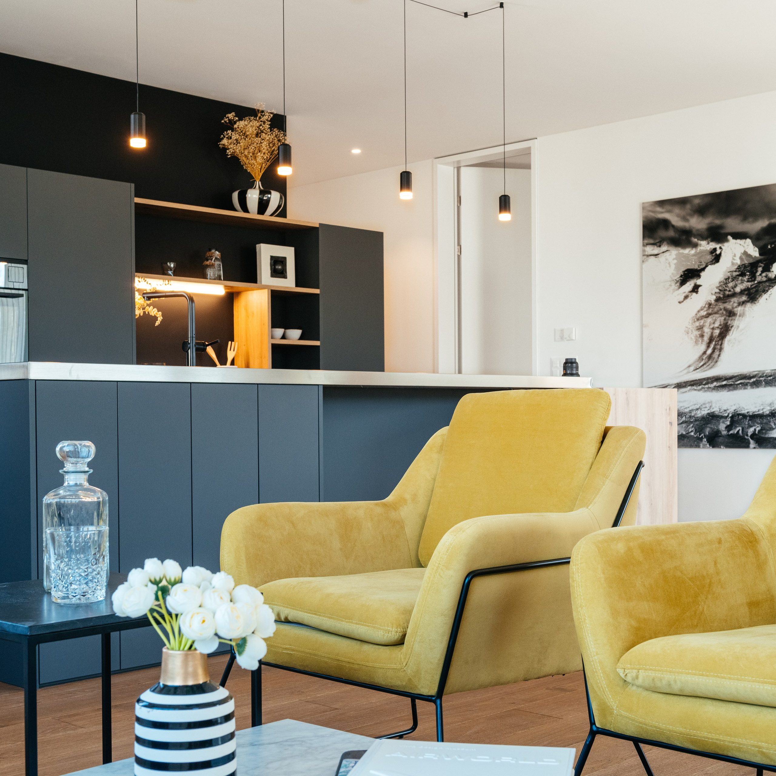 BEWERTUNGEN. Hallo! Ich bin Elena und arbeite als Immobilienfotografin