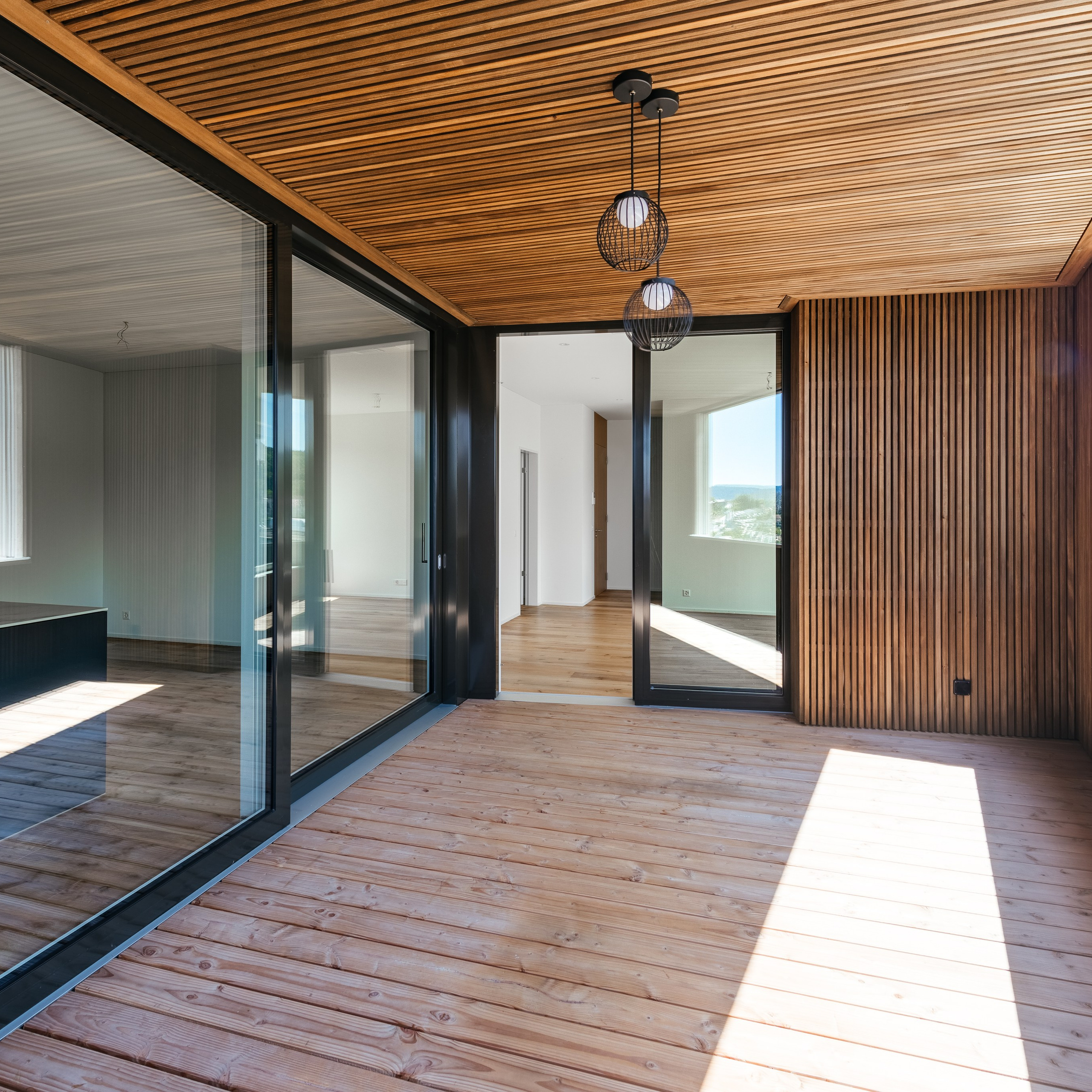 BEWERTUNGEN. Hallo! Ich bin Elena und arbeite als Immobilienfotografin