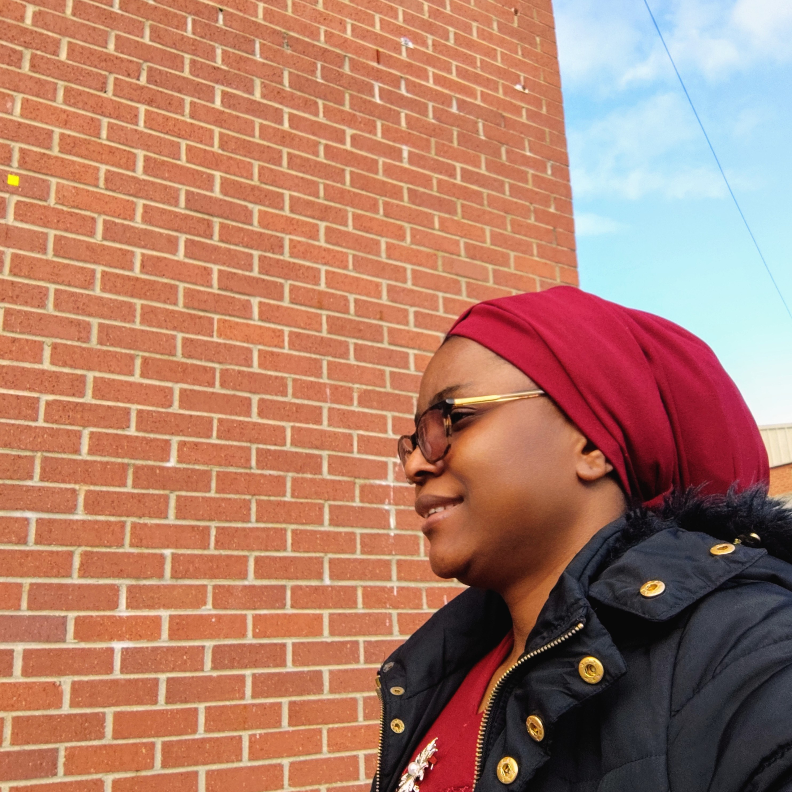 Pleated turbancap with a&nbsp;matching fabric band attached from behind.