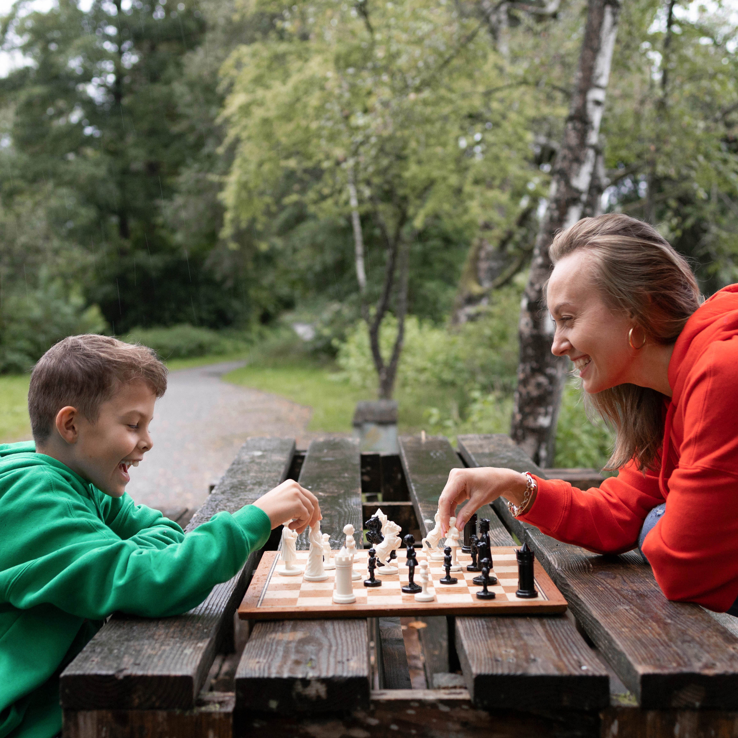 Mutter und Sohn Schachturnier