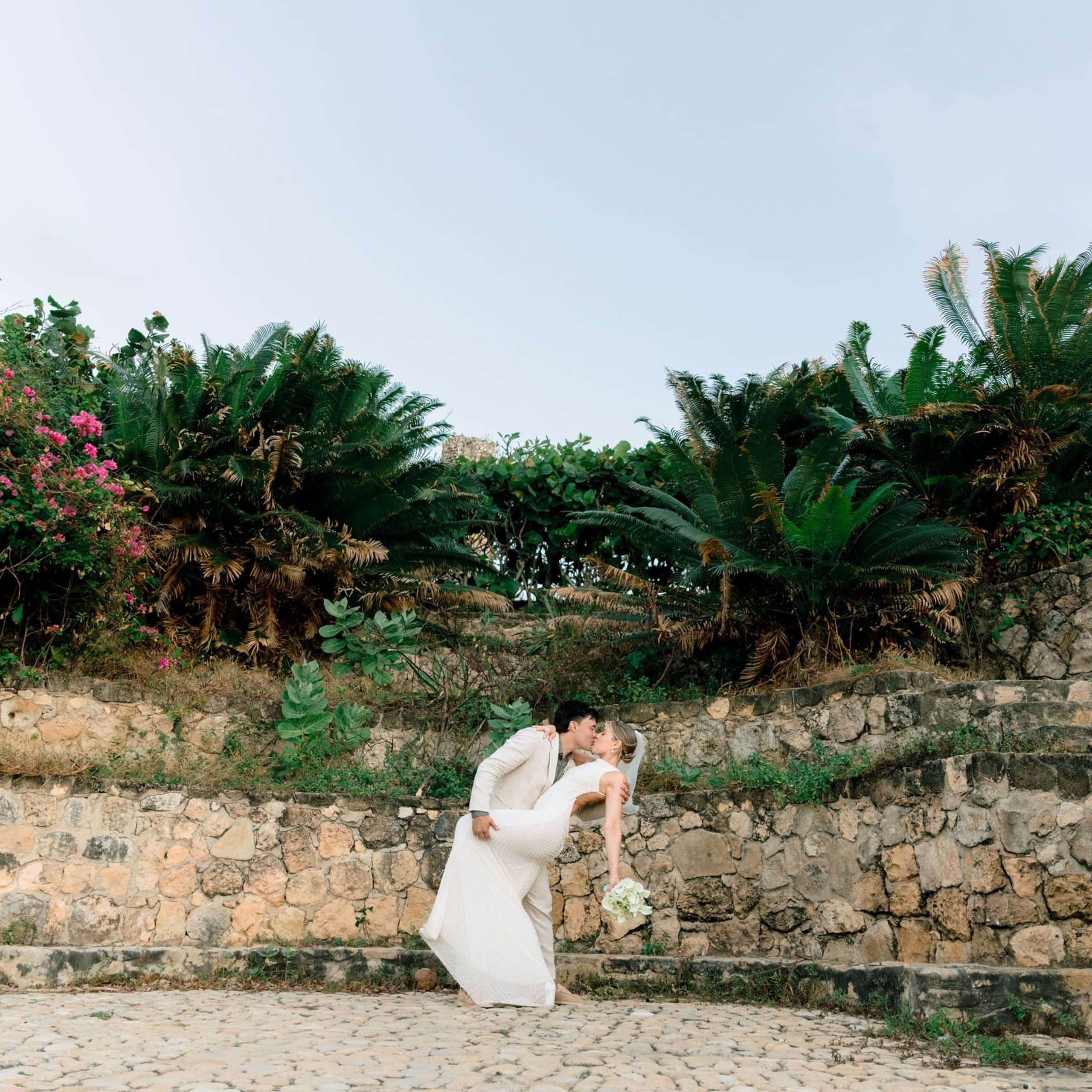 Boda en&nbsp;altos de&nbsp;pradomar, Colombia | Caro & Tommy