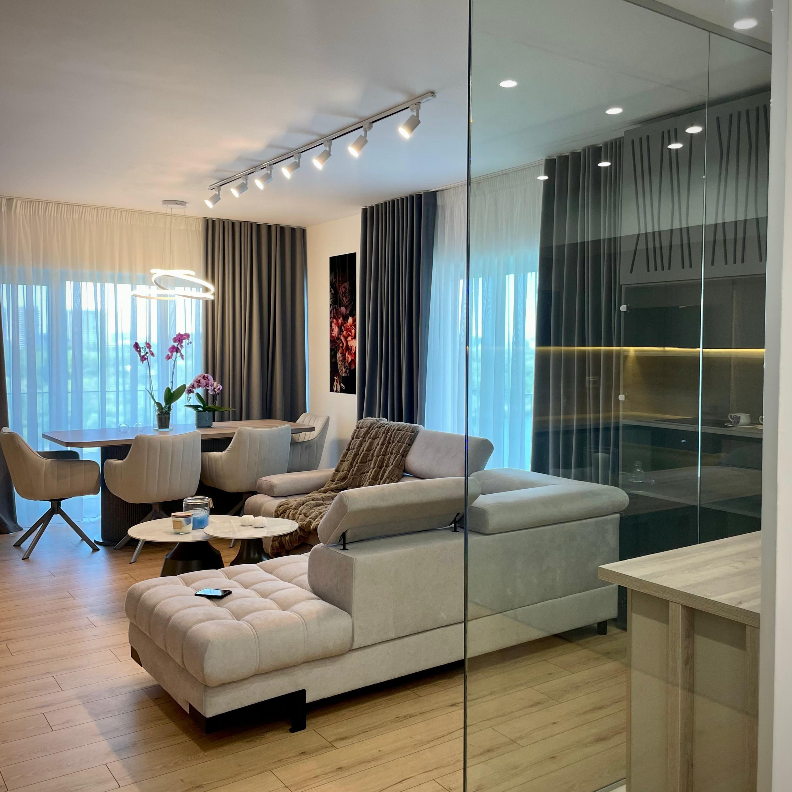 The Grey Orchid – Eleganță în Design Interior. IONESCU ELENA