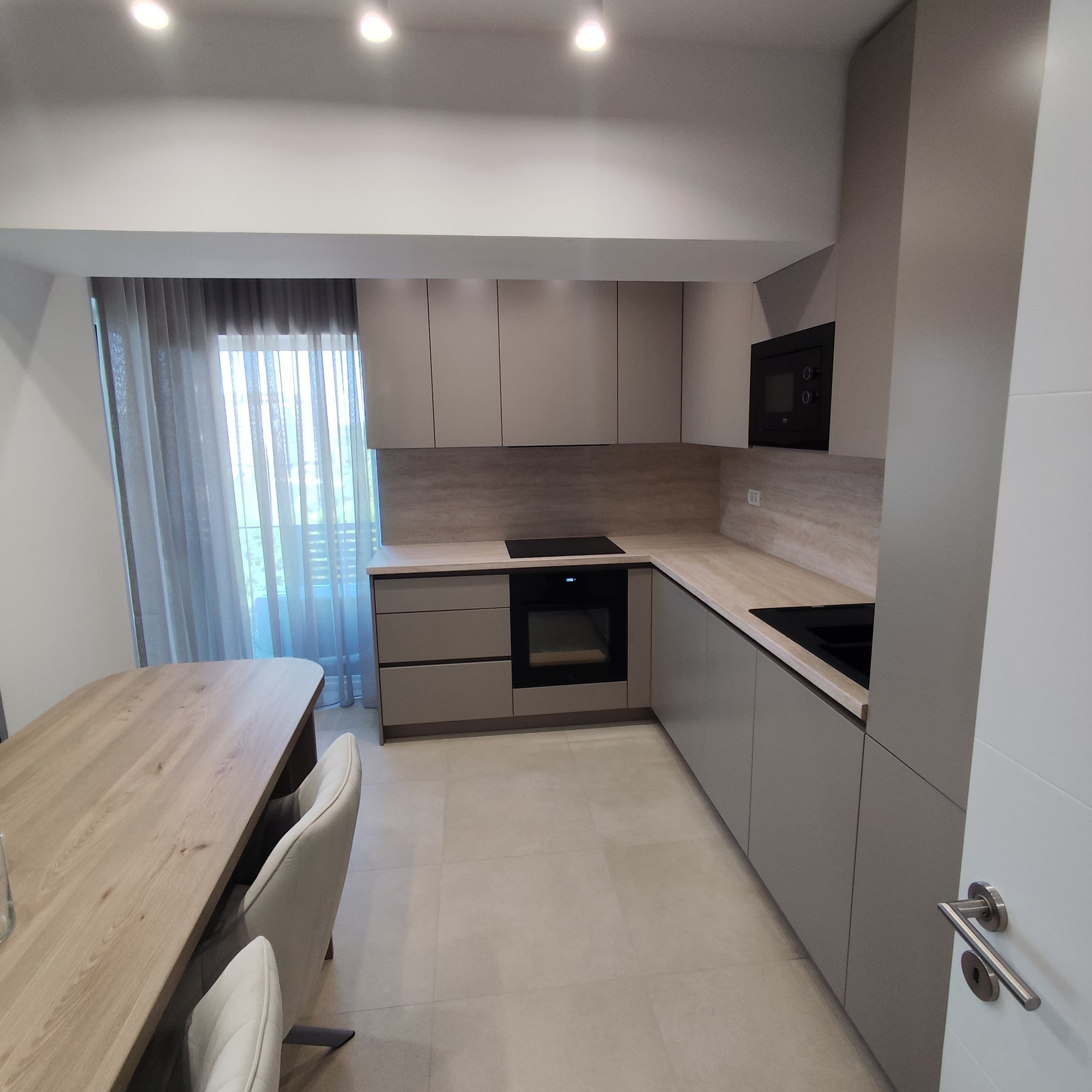 The Grey Orchid – Eleganță în Design Interior. IONESCU ELENA