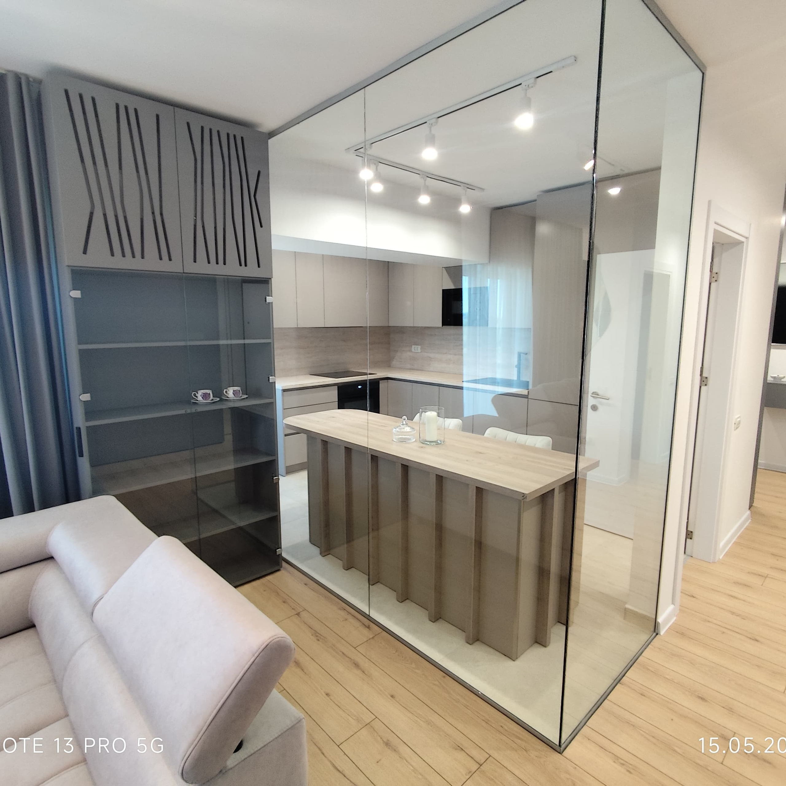 The Grey Orchid – Eleganță în Design Interior. IONESCU ELENA