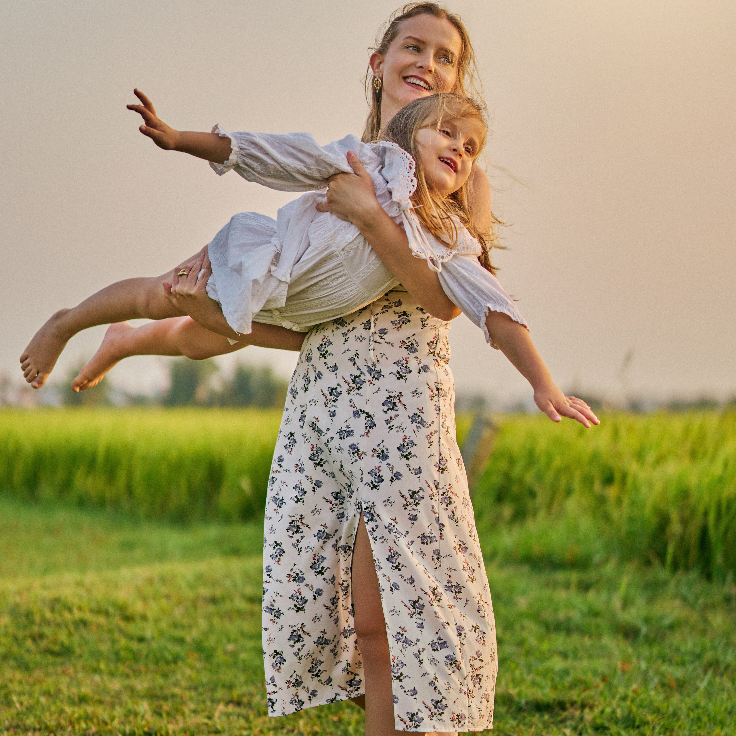 Lifestyle Photographer in Hoi An & Da Nang Love stories, family & wedding photography