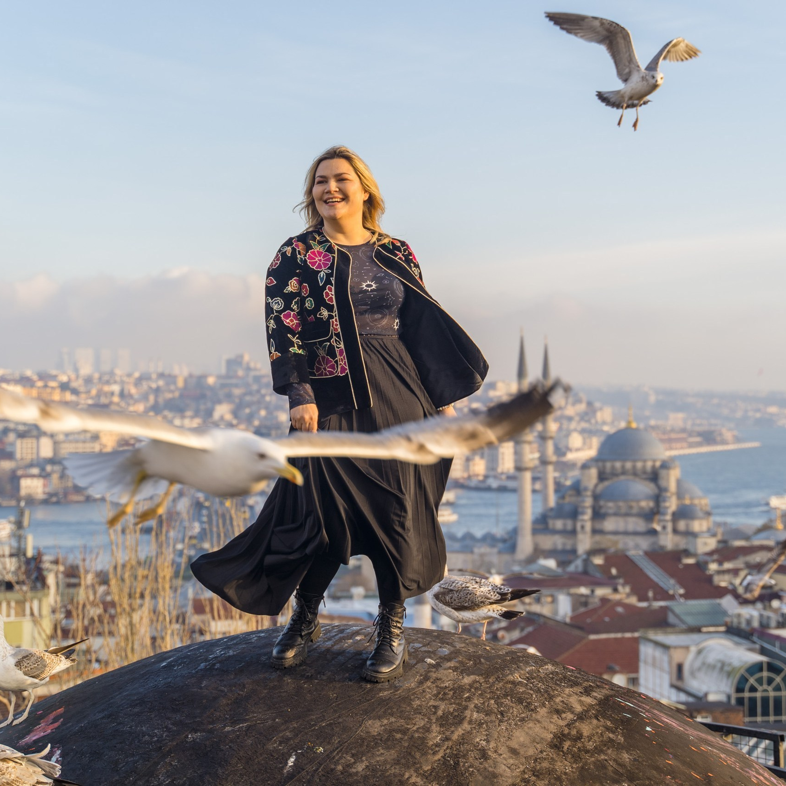 Фотосессия в Стамбуле. Фотограф в Стамбуле. Лайфстайл фотограф в Стамбуле Анатолий. Фотосессии на крышах с чайками