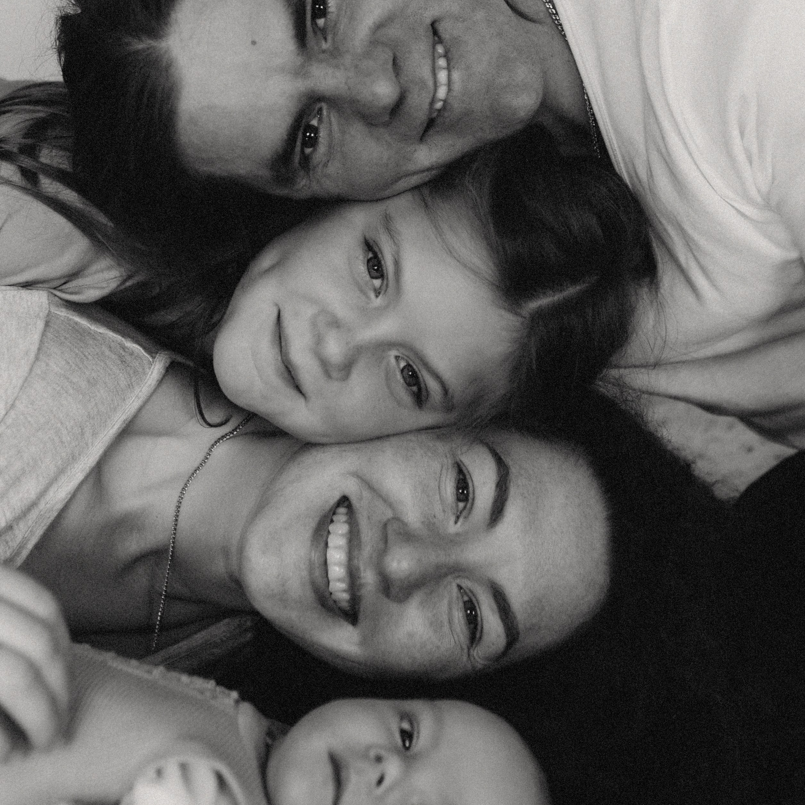 Семейная домашняя фотосессия