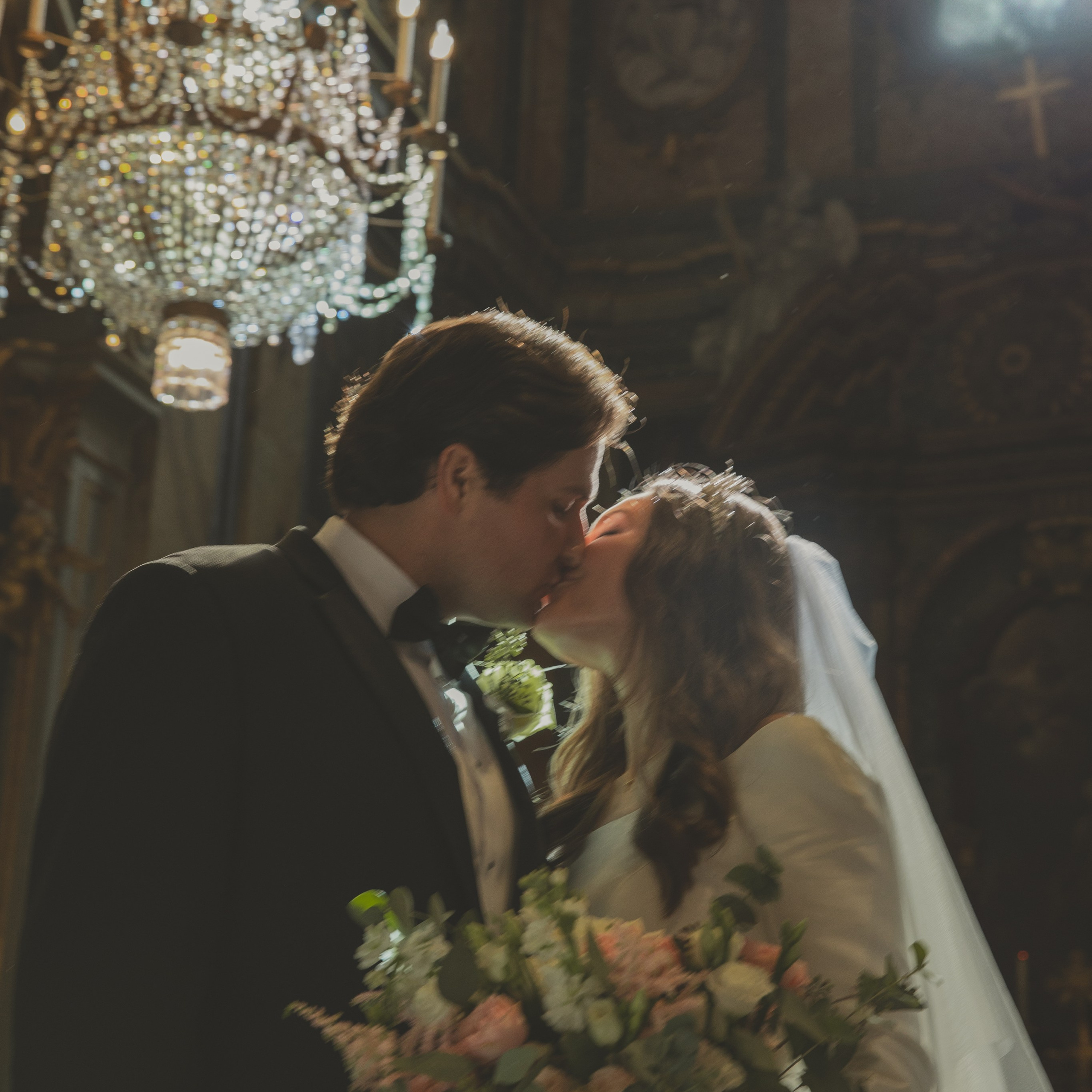 Elopement in Italy: A Guide to Intimate and Unforgettable Weddings. Elizaveta Razumova | Fotografa Cinematica per Love Story, Matrimoni e Ritratti
