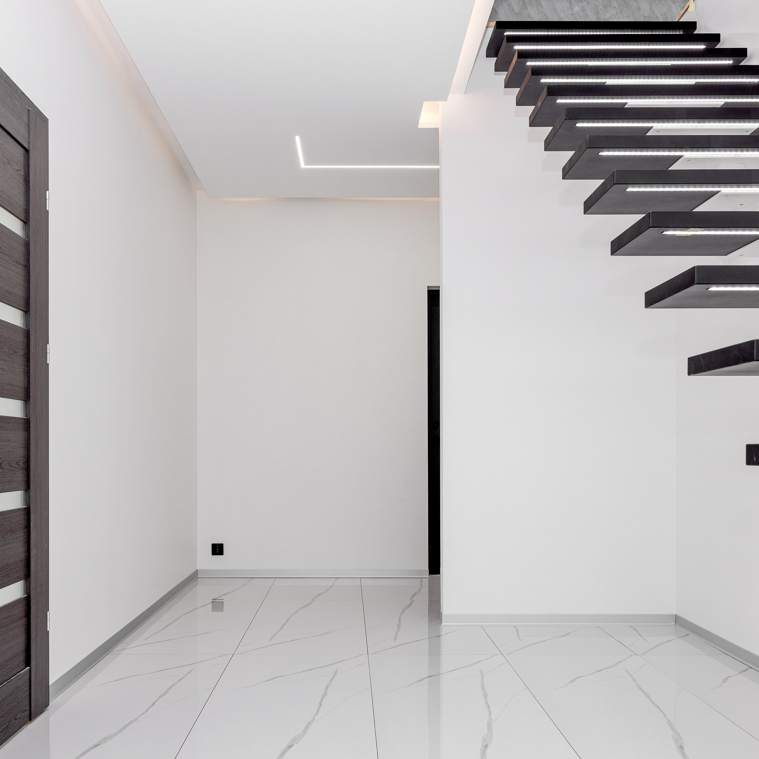 Bright hallway in a modern Tallinn apartment