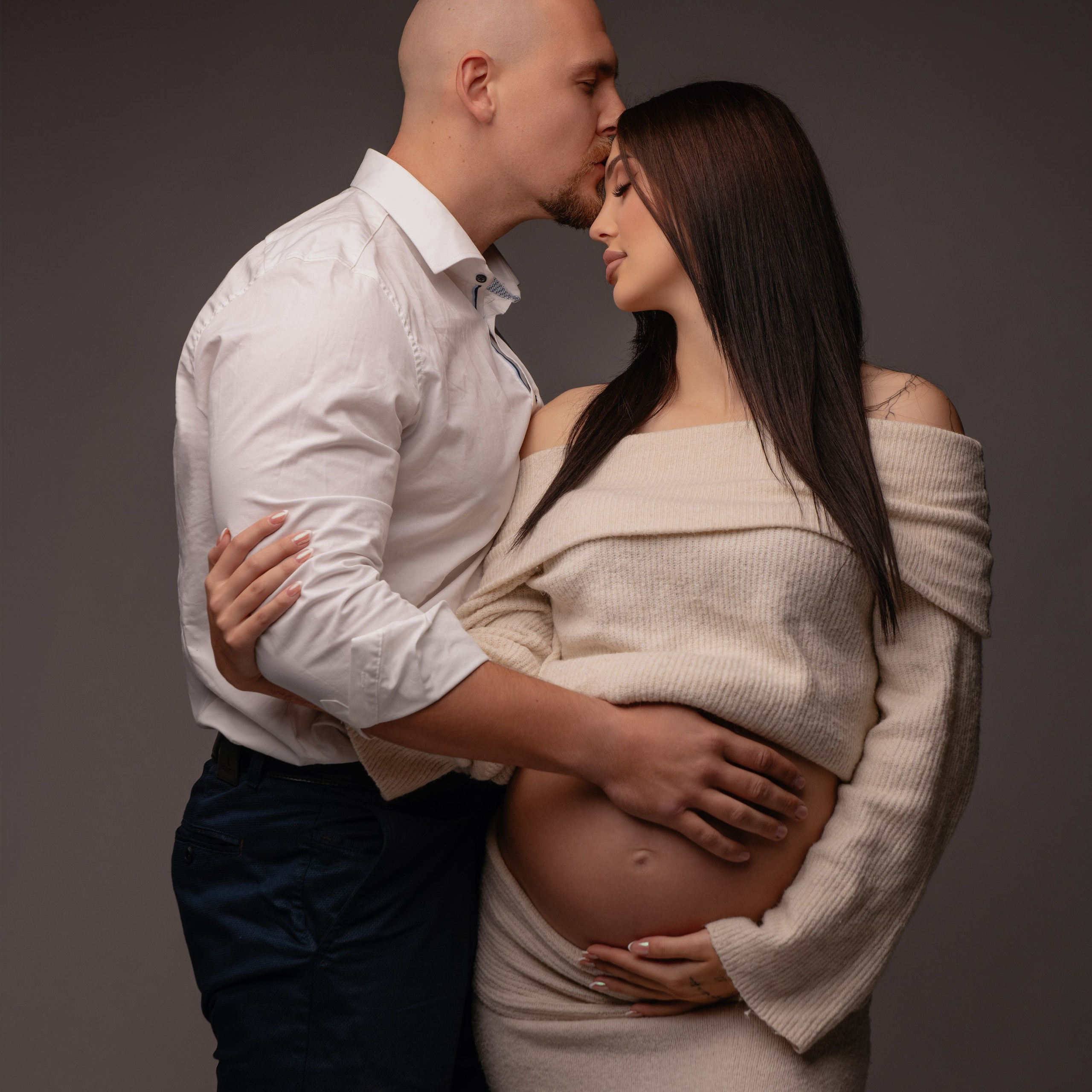 Těhotenské focení v parku Stromovka v Praze. Profesionální fotografka v Praze Anastasia Haritonova