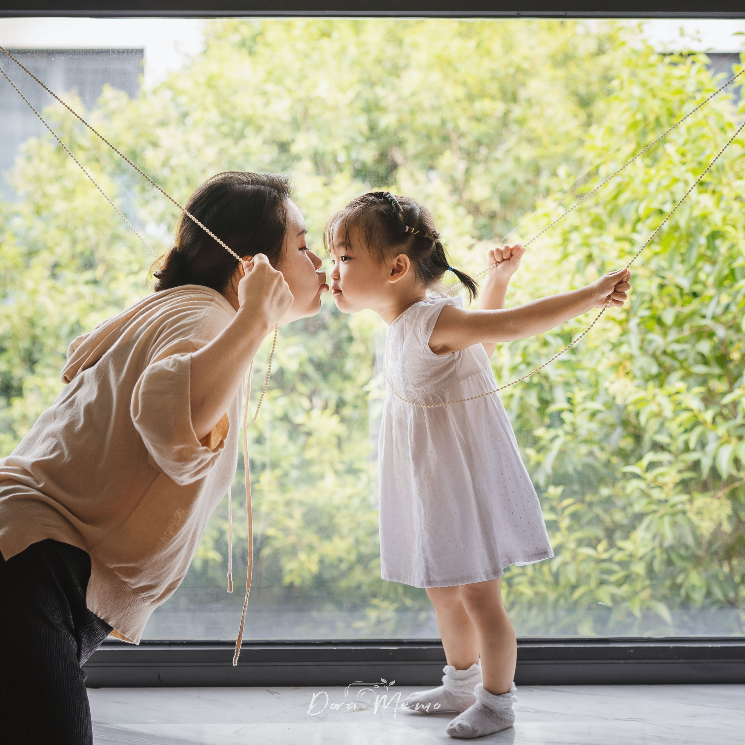 The stories behind Shanghai family photography. Shanghai Family Photographer Dora