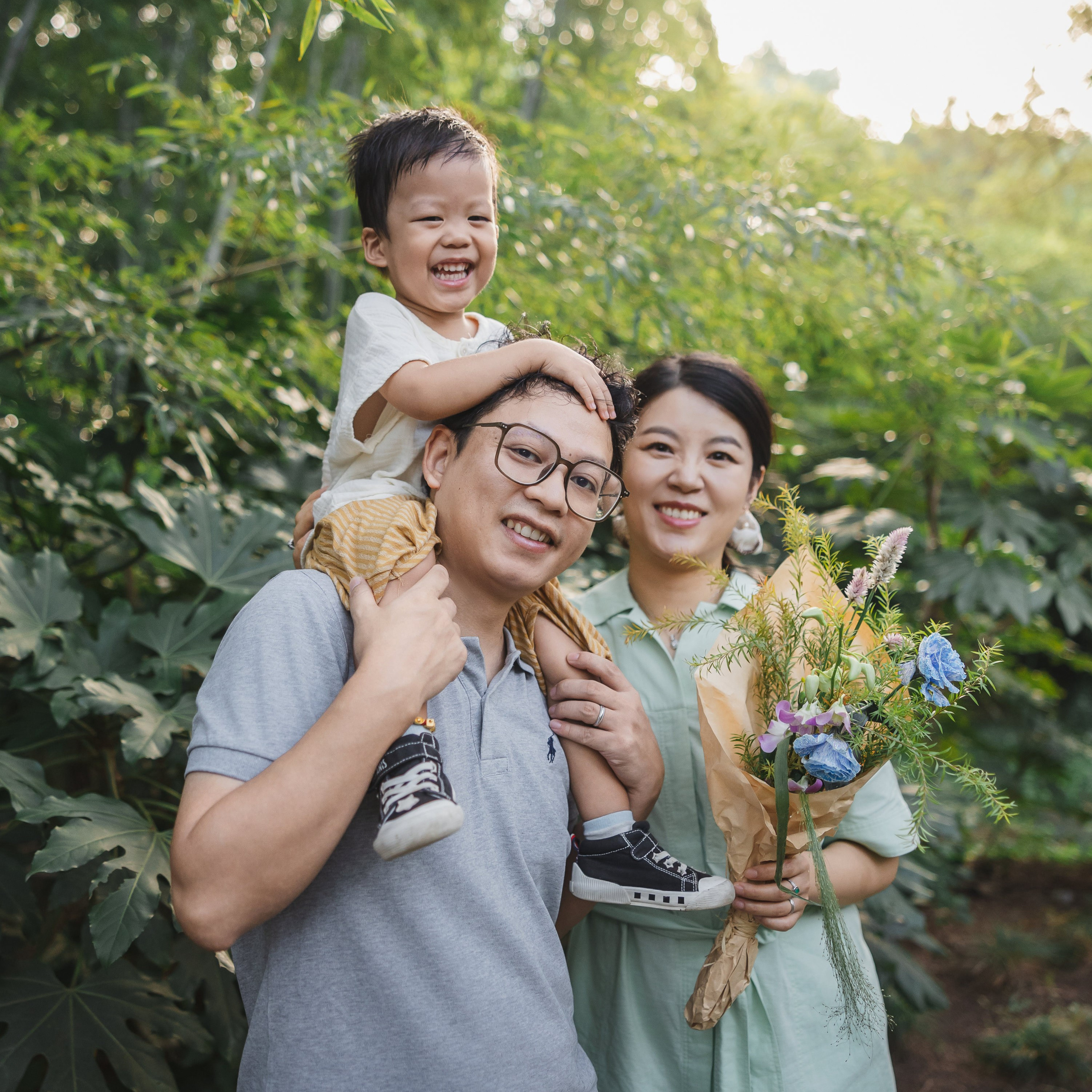 The stories behind Shanghai family photography. Shanghai Family Photographer Dora