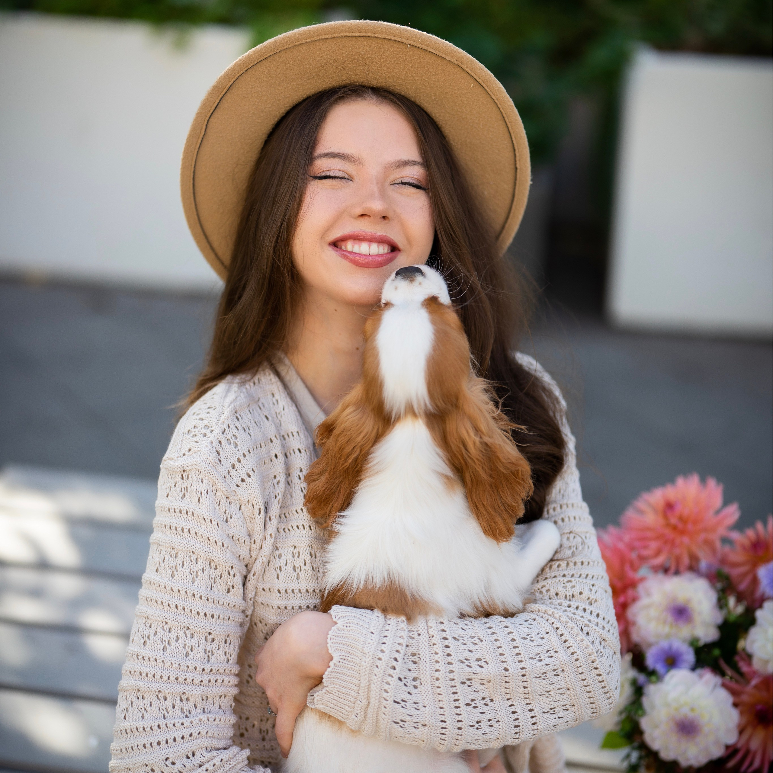 Девушка со щенком