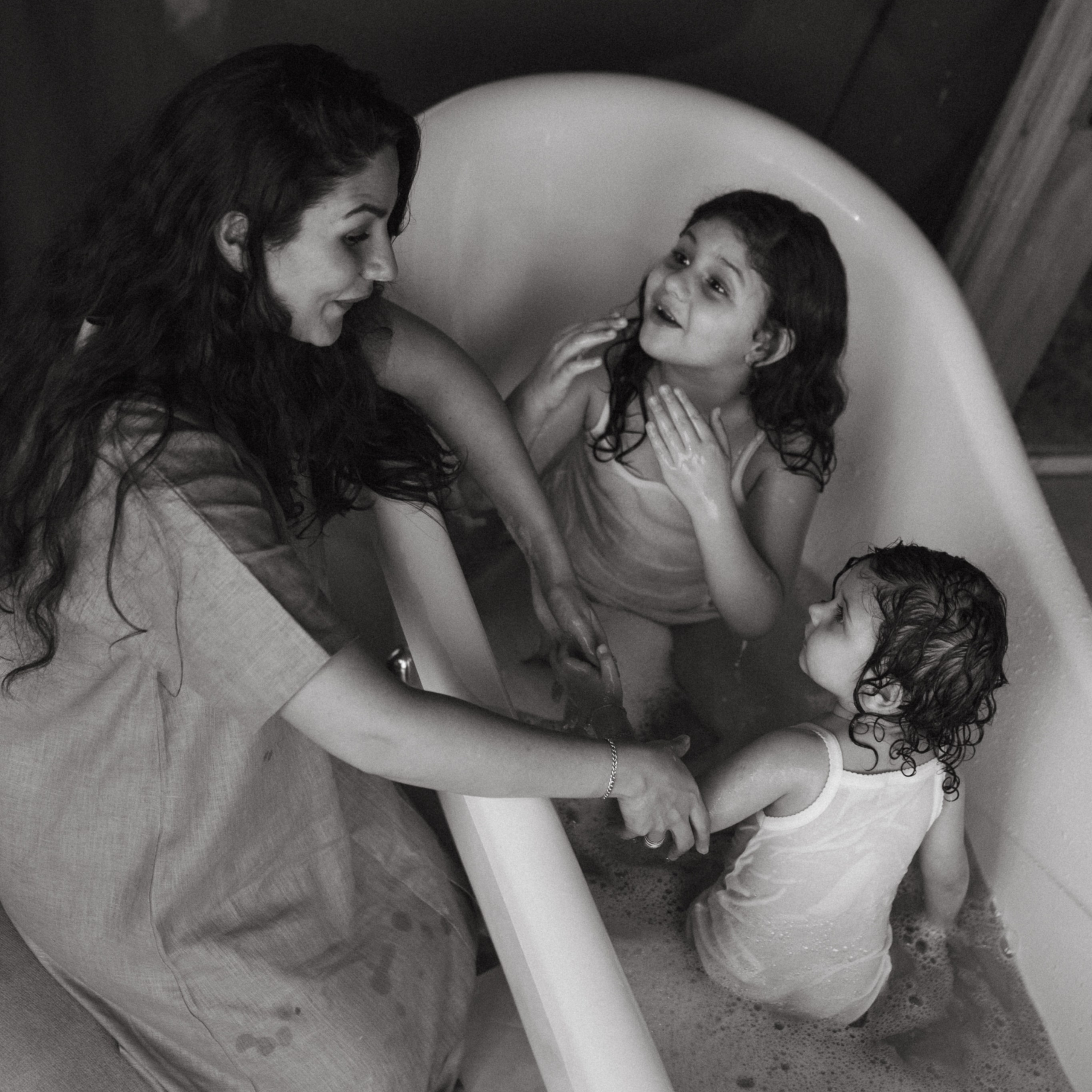 Amnah with daughters