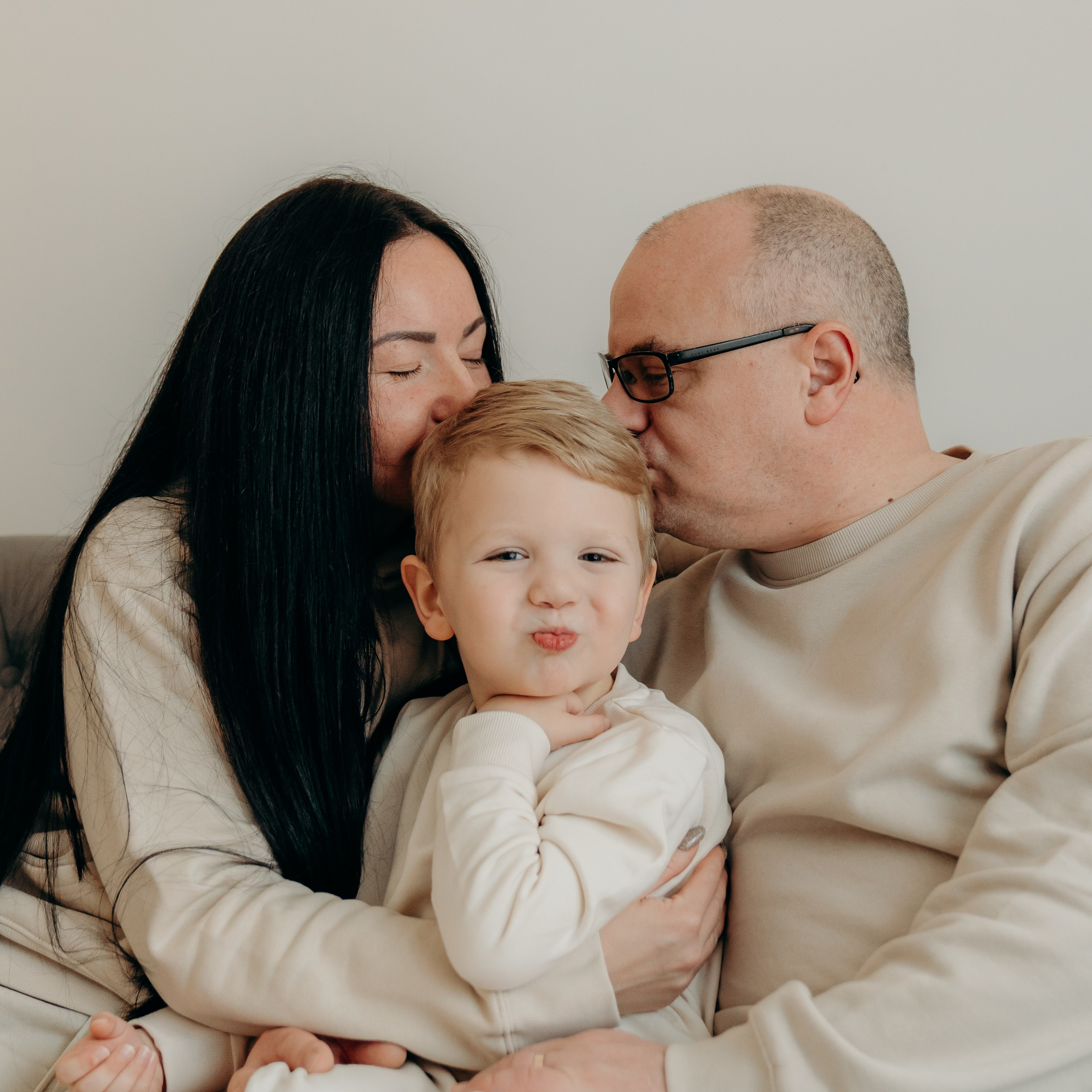 Derbyshire Family. New Year in-home photo session, Washington